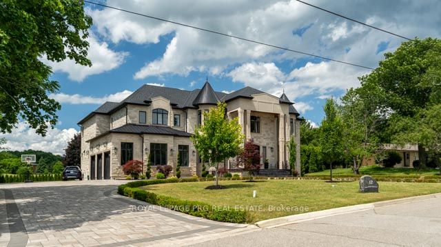 12 Hollywood Crescent