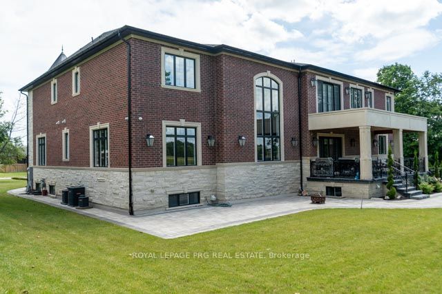 12 Hollywood Crescent