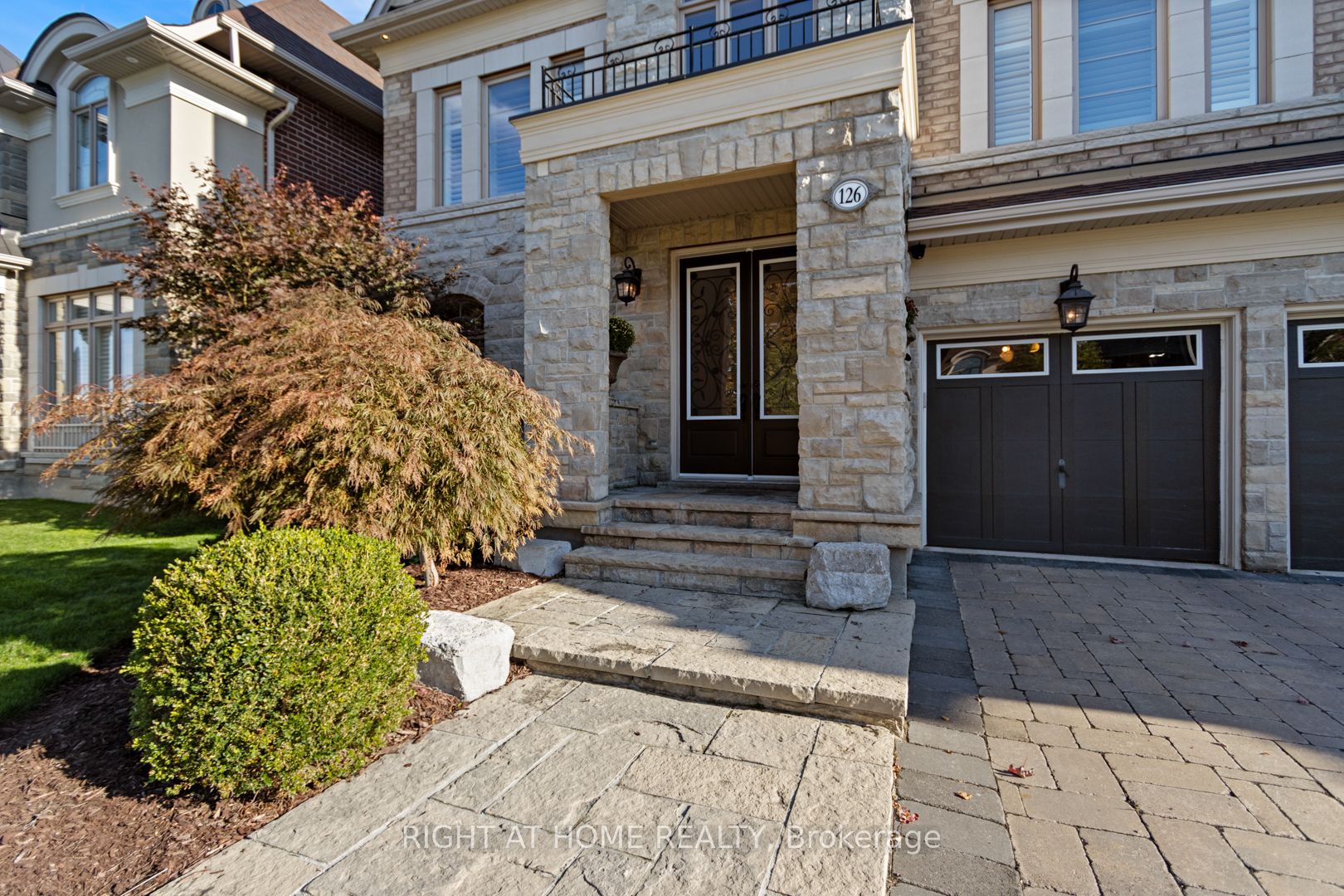 126 Vines Place