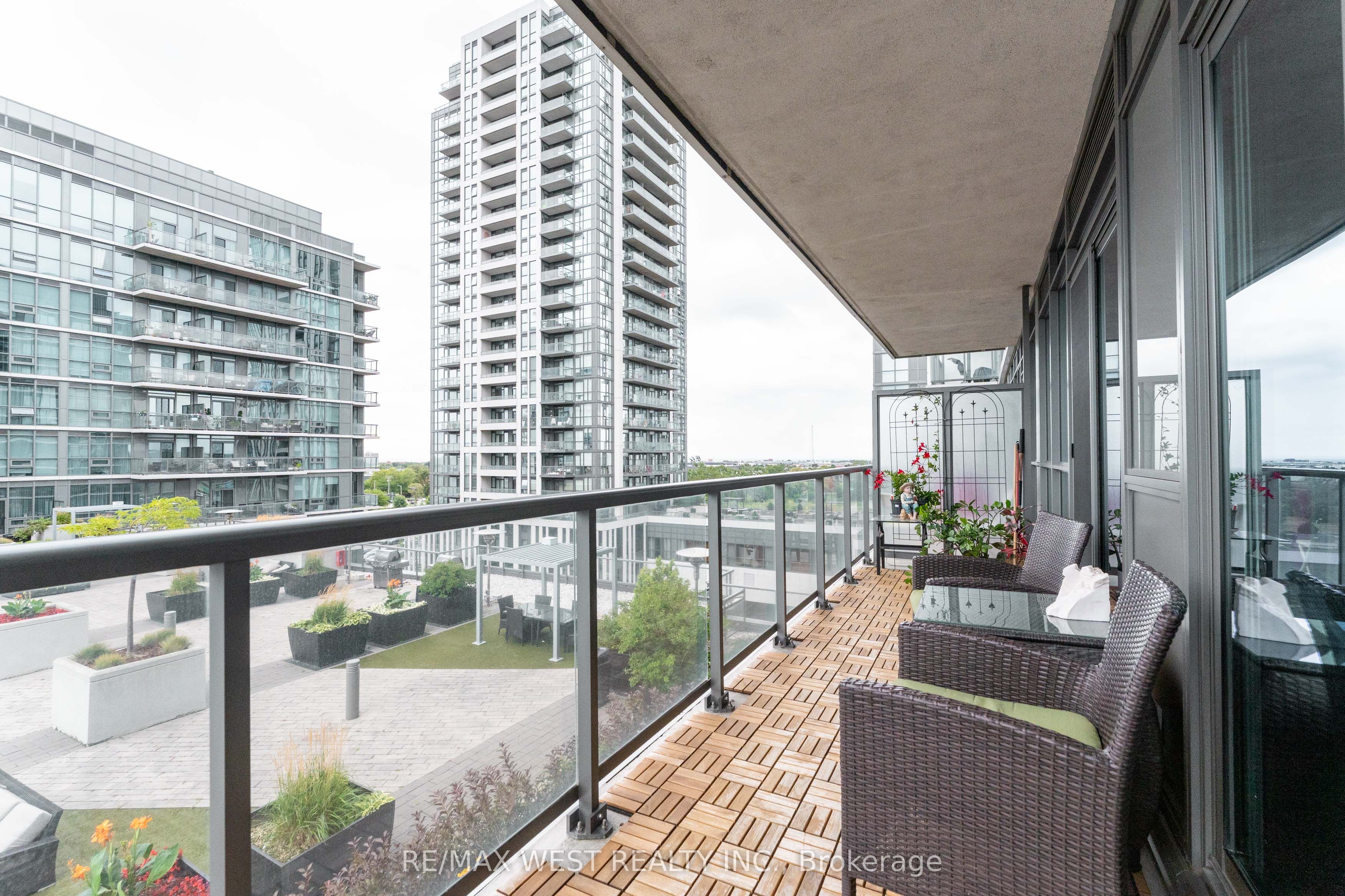 1185 The Queensway N/A 710