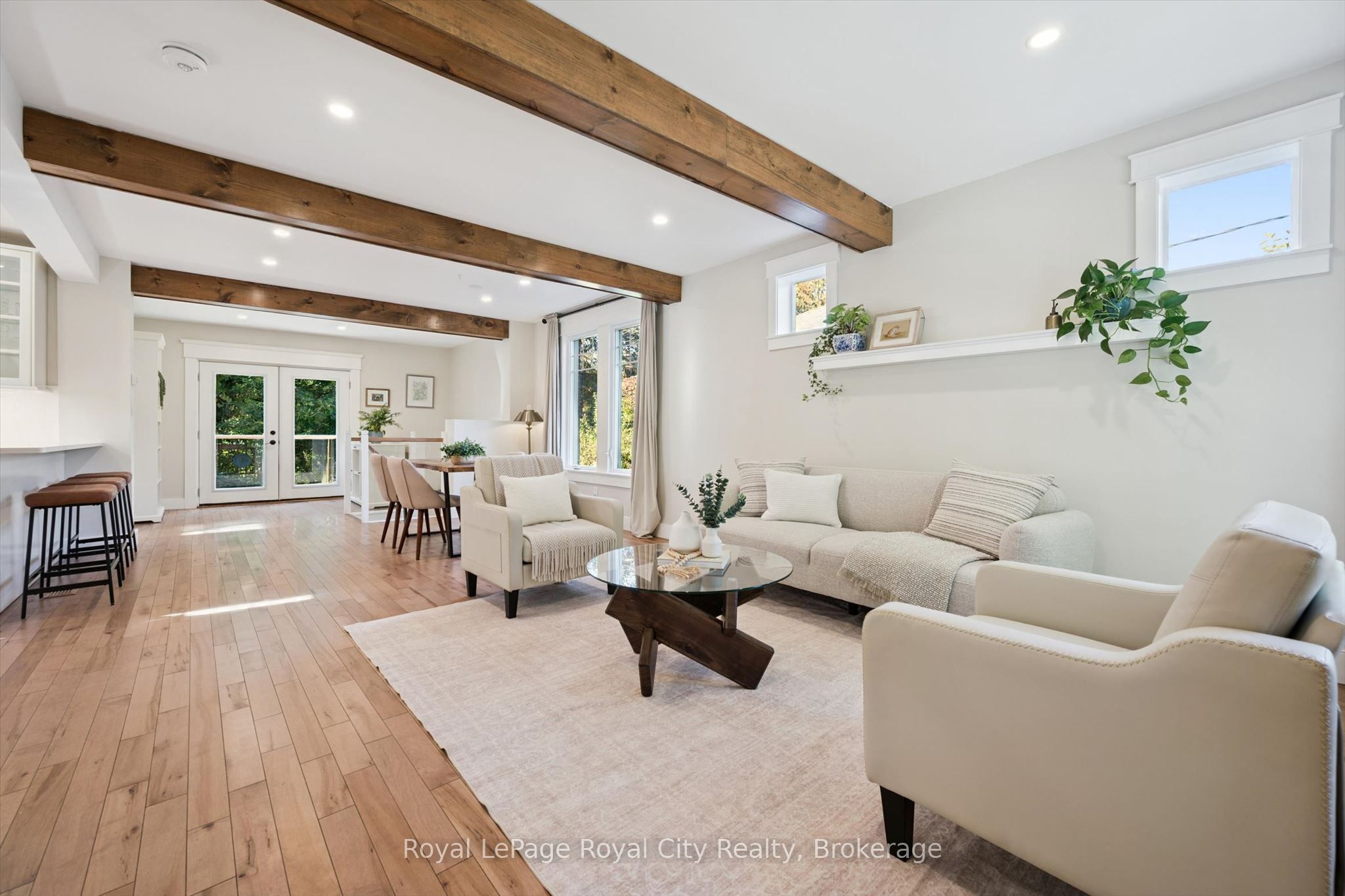 31 James Street W