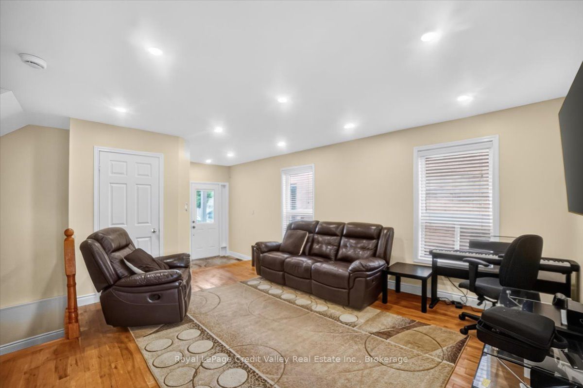 43 Coppermill Drive