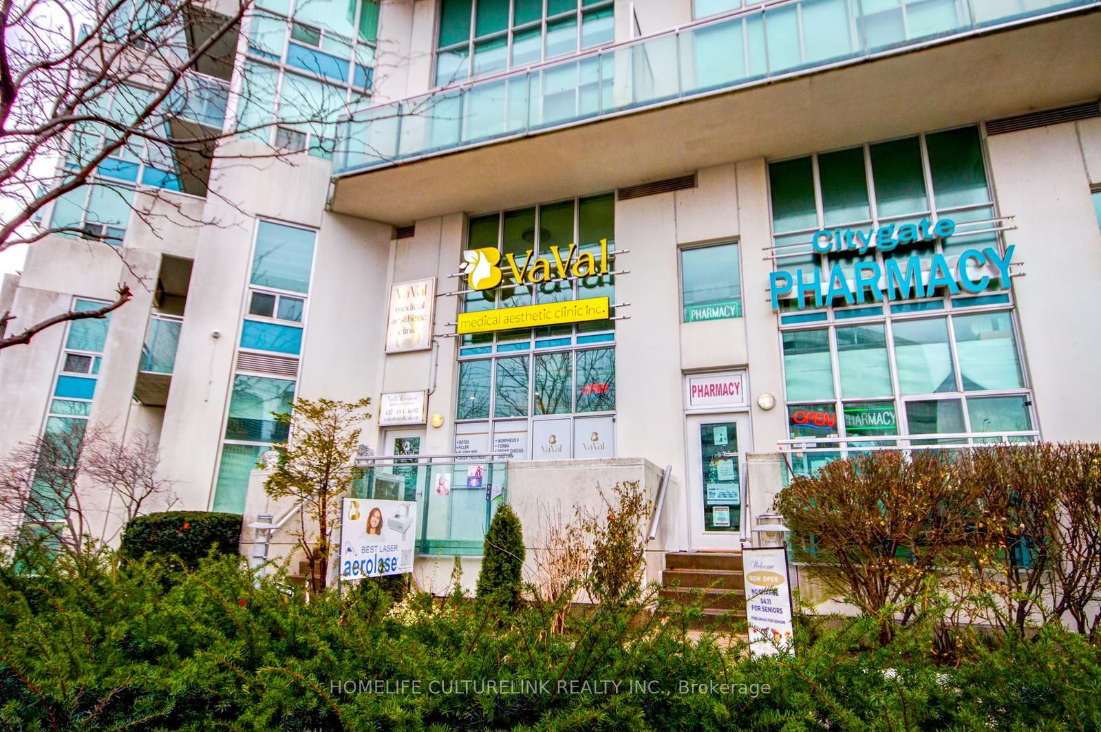 220 Burnhamthorpe Road W 106