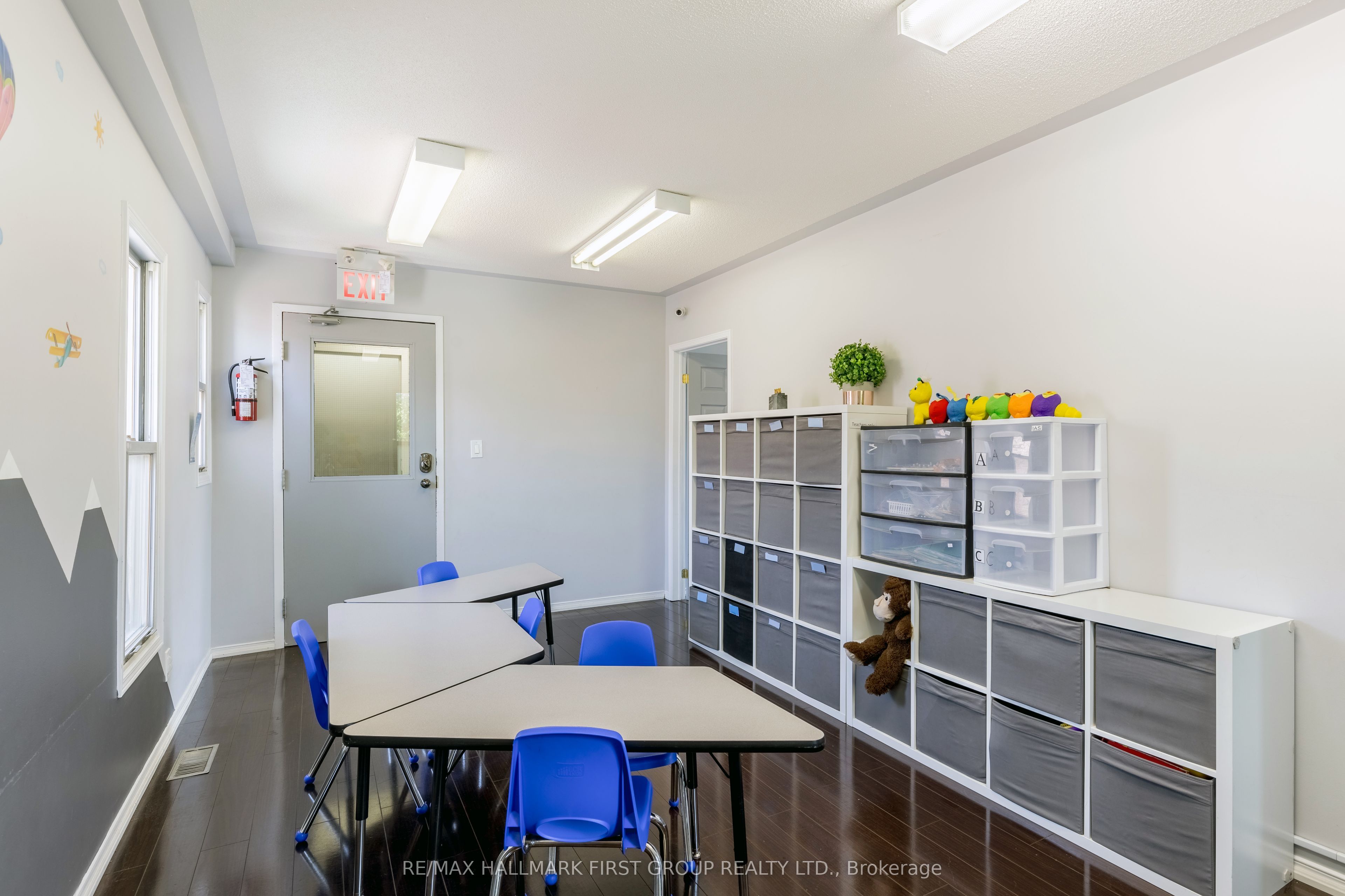 32 Elgin Street E
