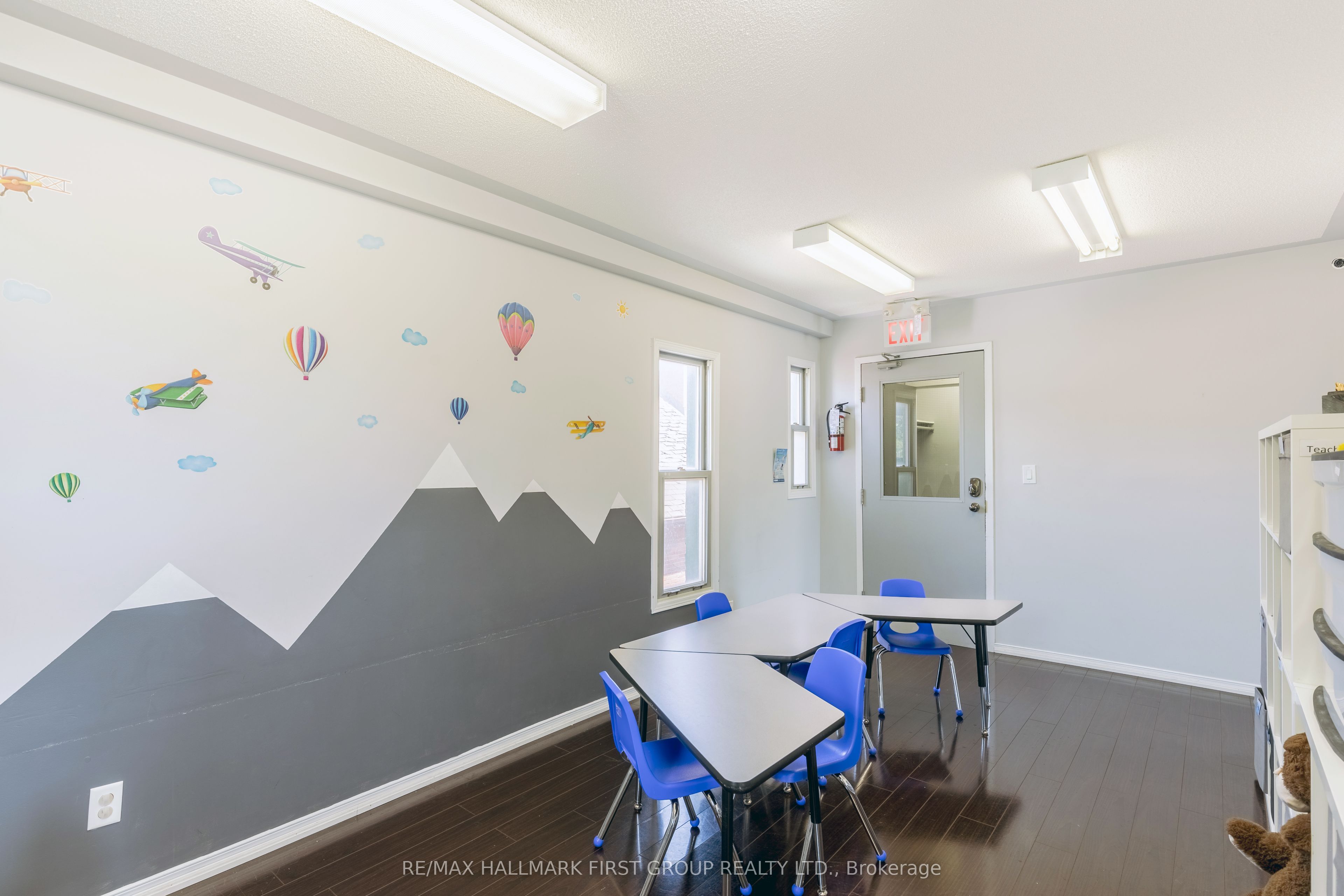 32 Elgin Street E