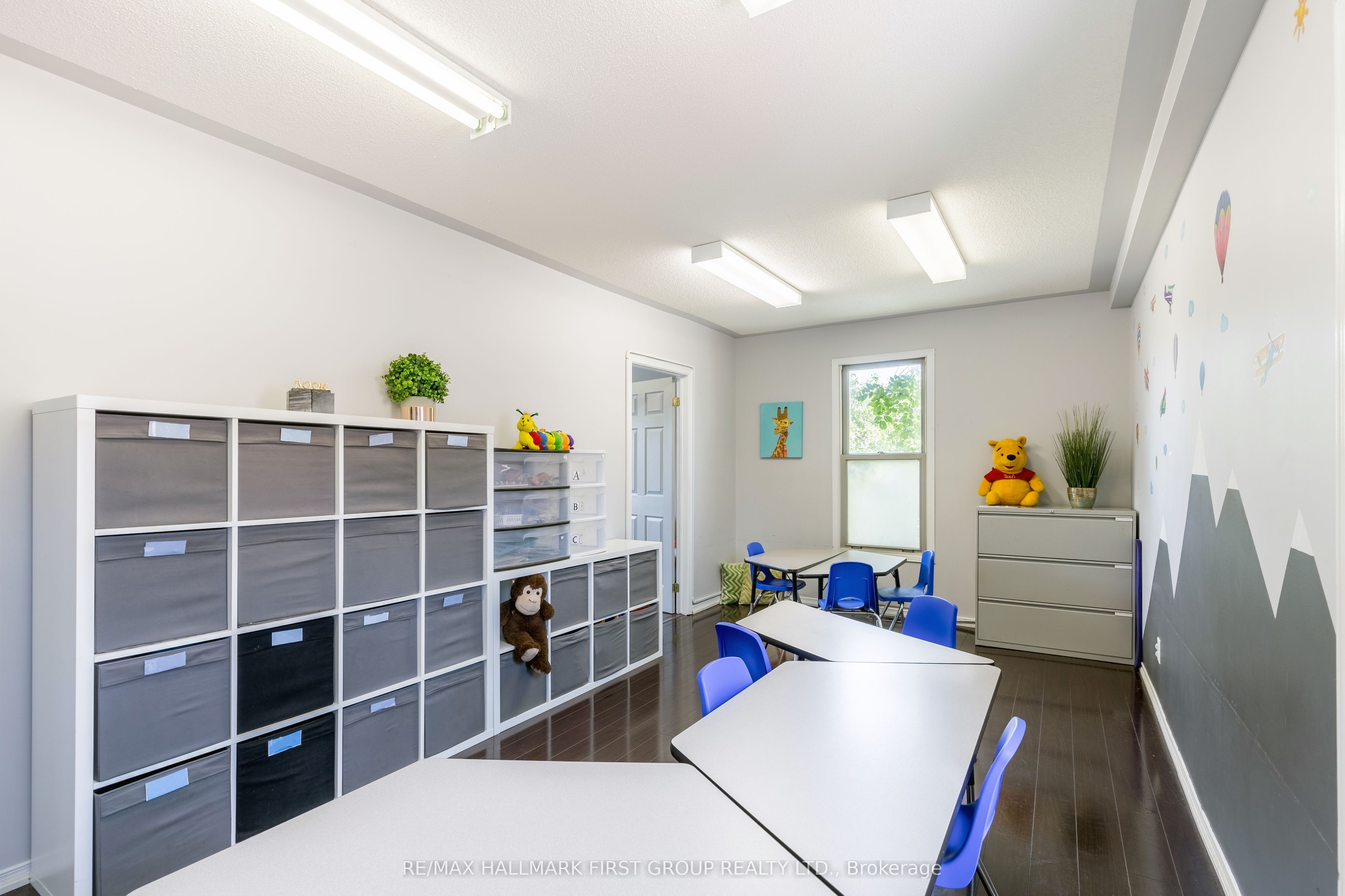 32 Elgin Street E