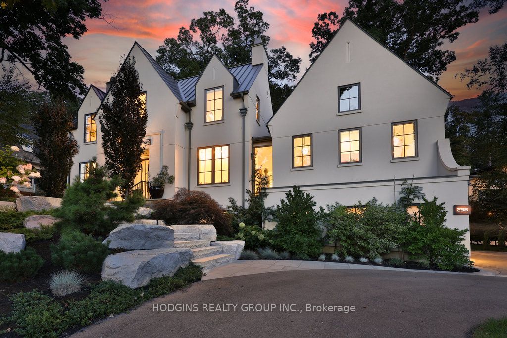 238 Mineola Road W