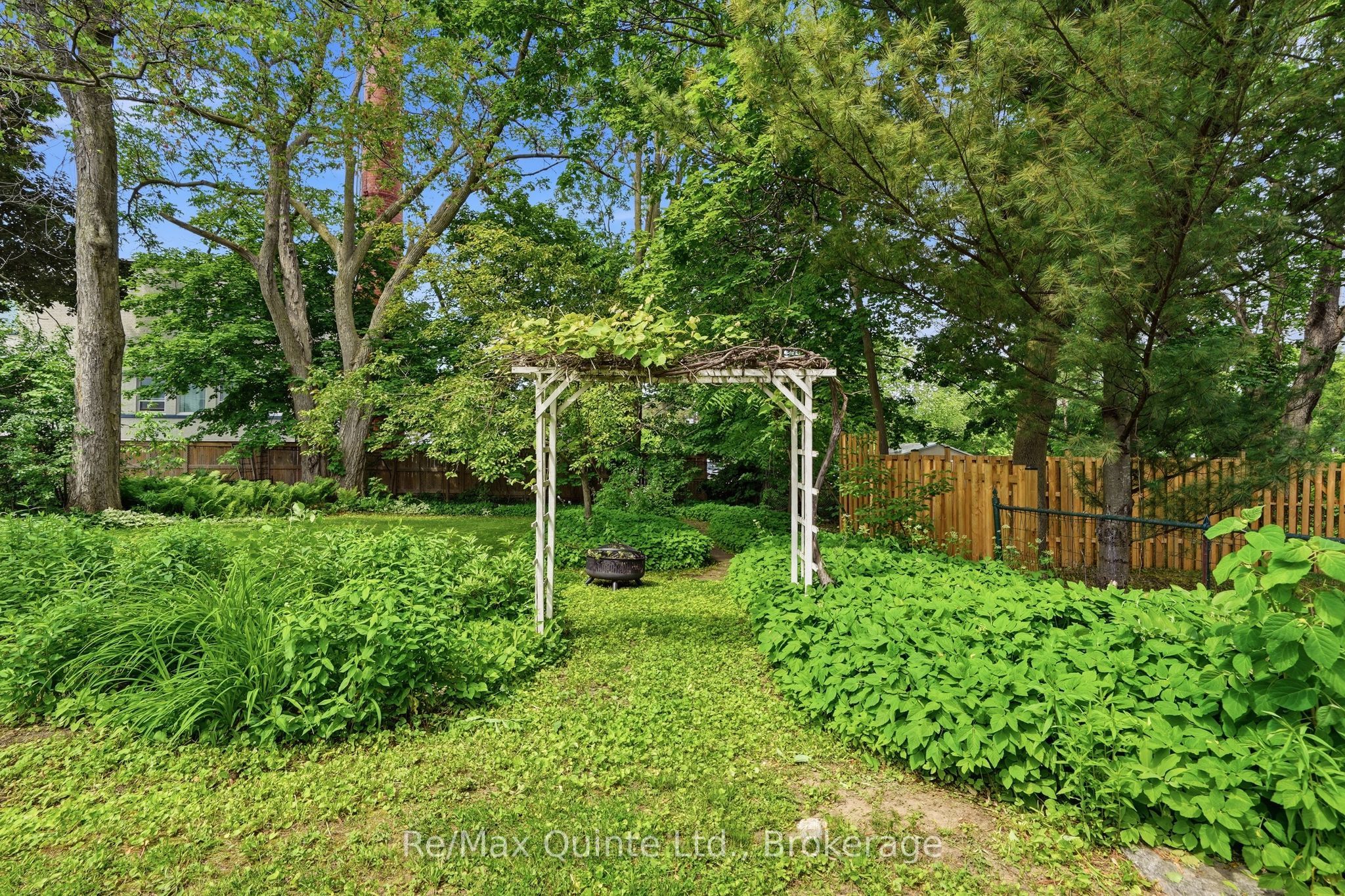126 Dufferin Avenue