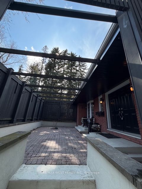 1184 Kingston Rd Road N