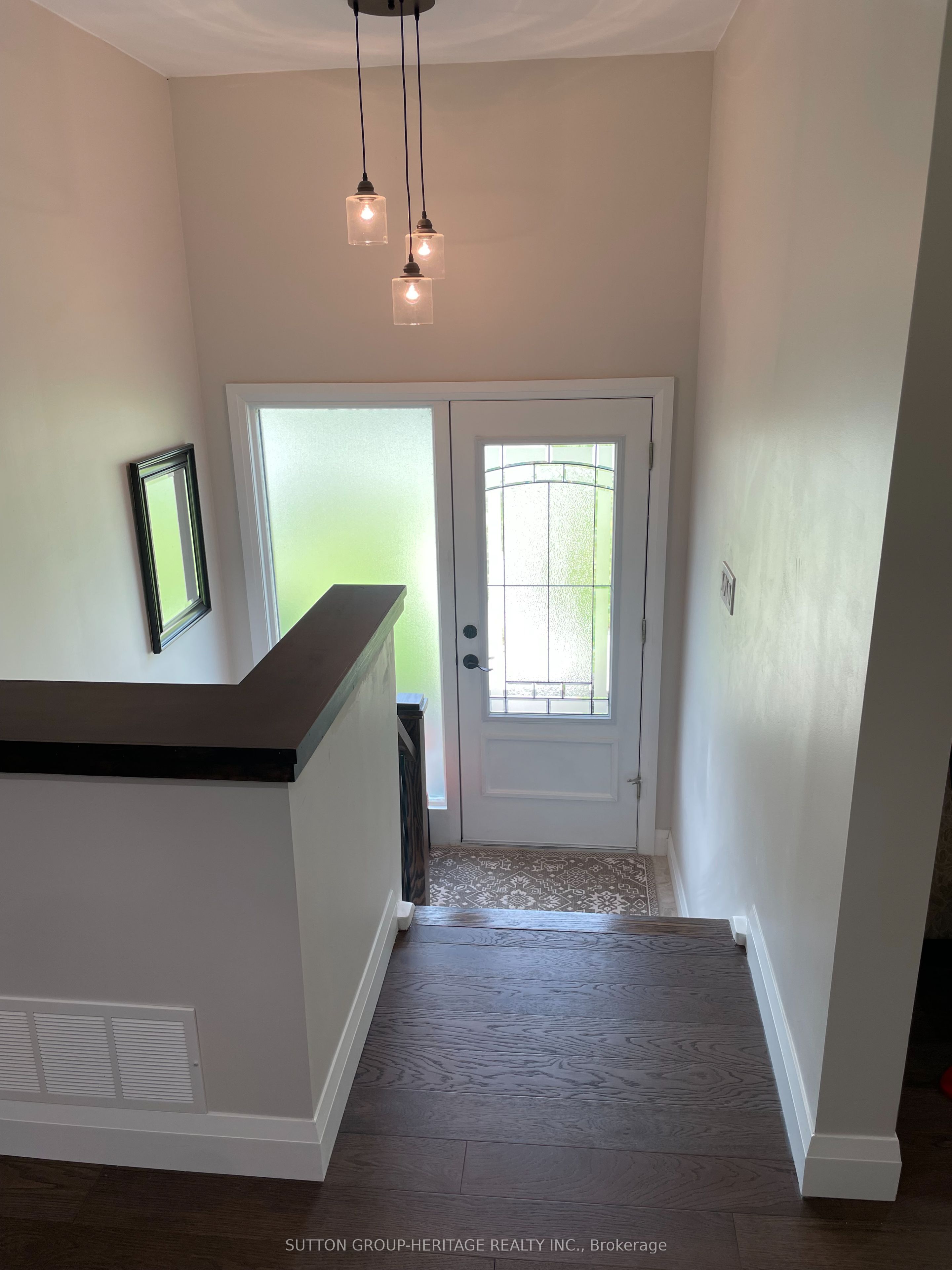 160 LAUREL Court