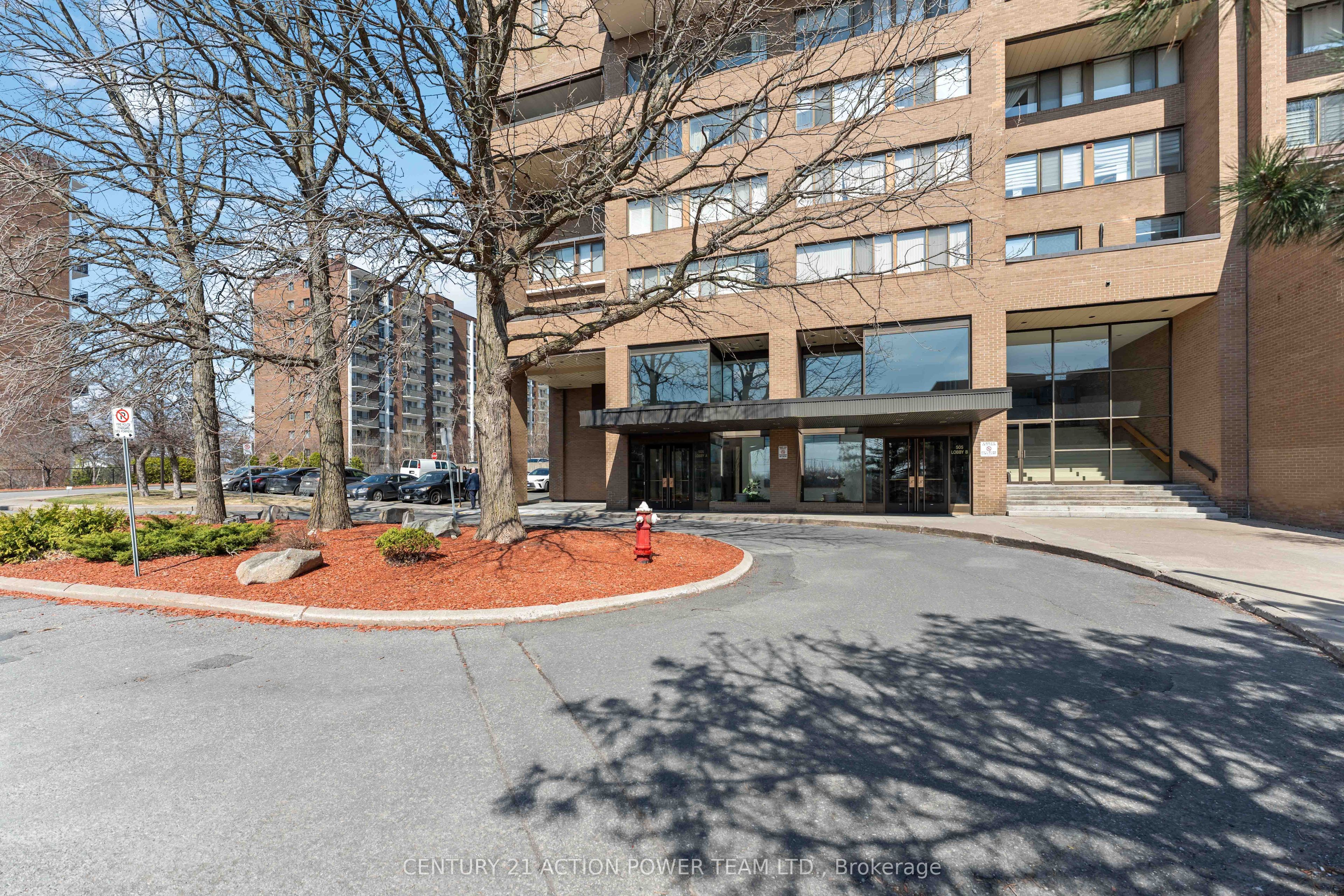 505 ST LAURENT Boulevard 903