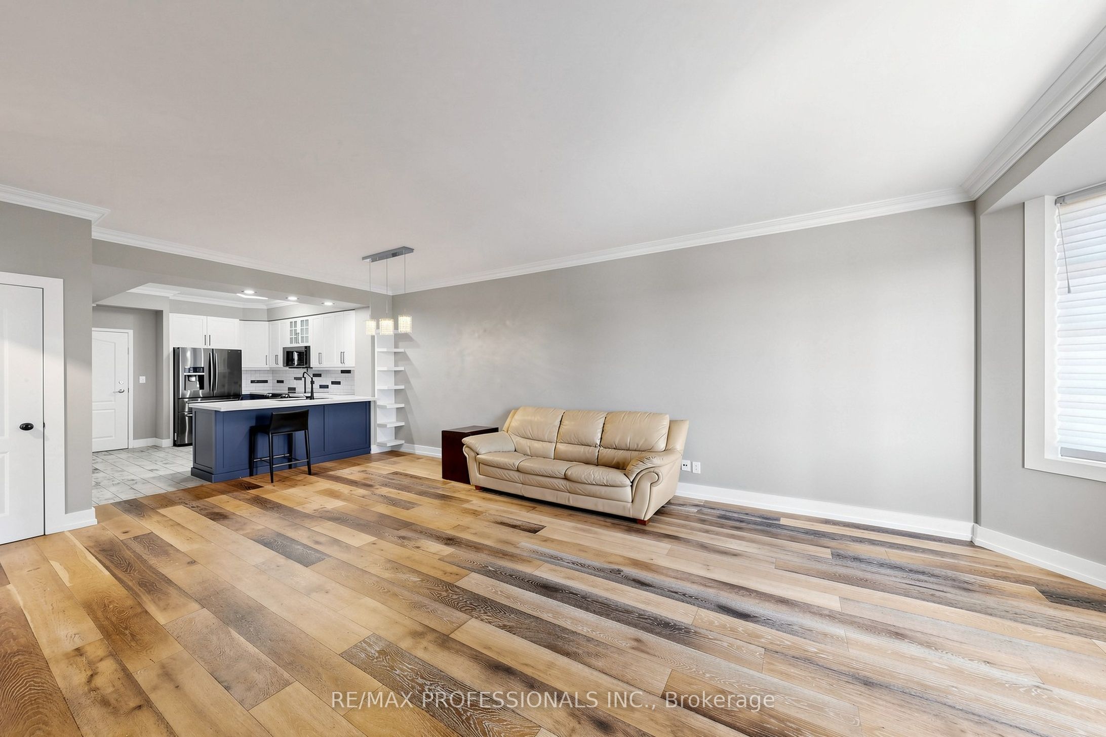 3531 Lake Shore Boulevard W 206