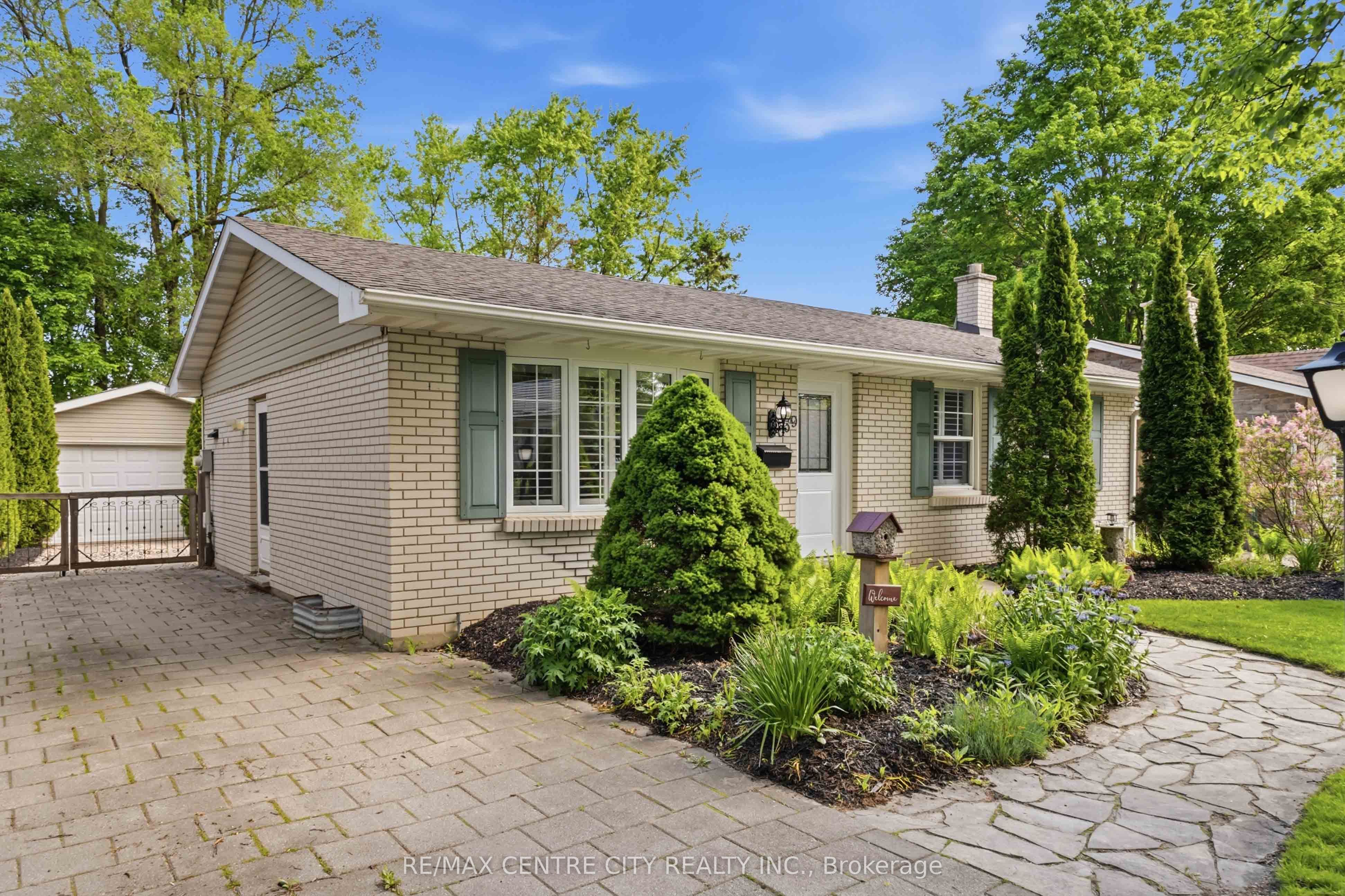 639 Dunboyne Crescent