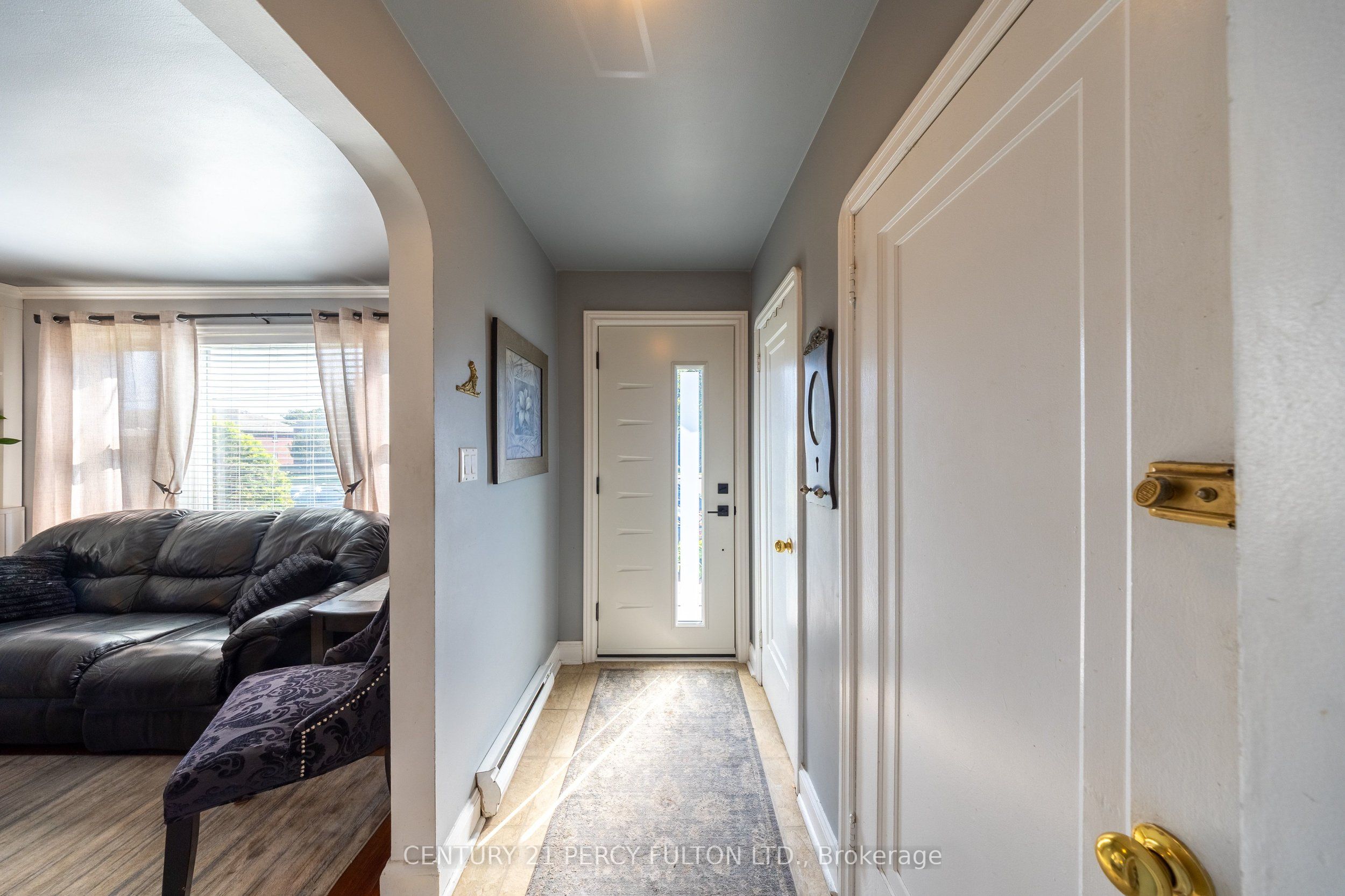 816 SIMCOE Street N