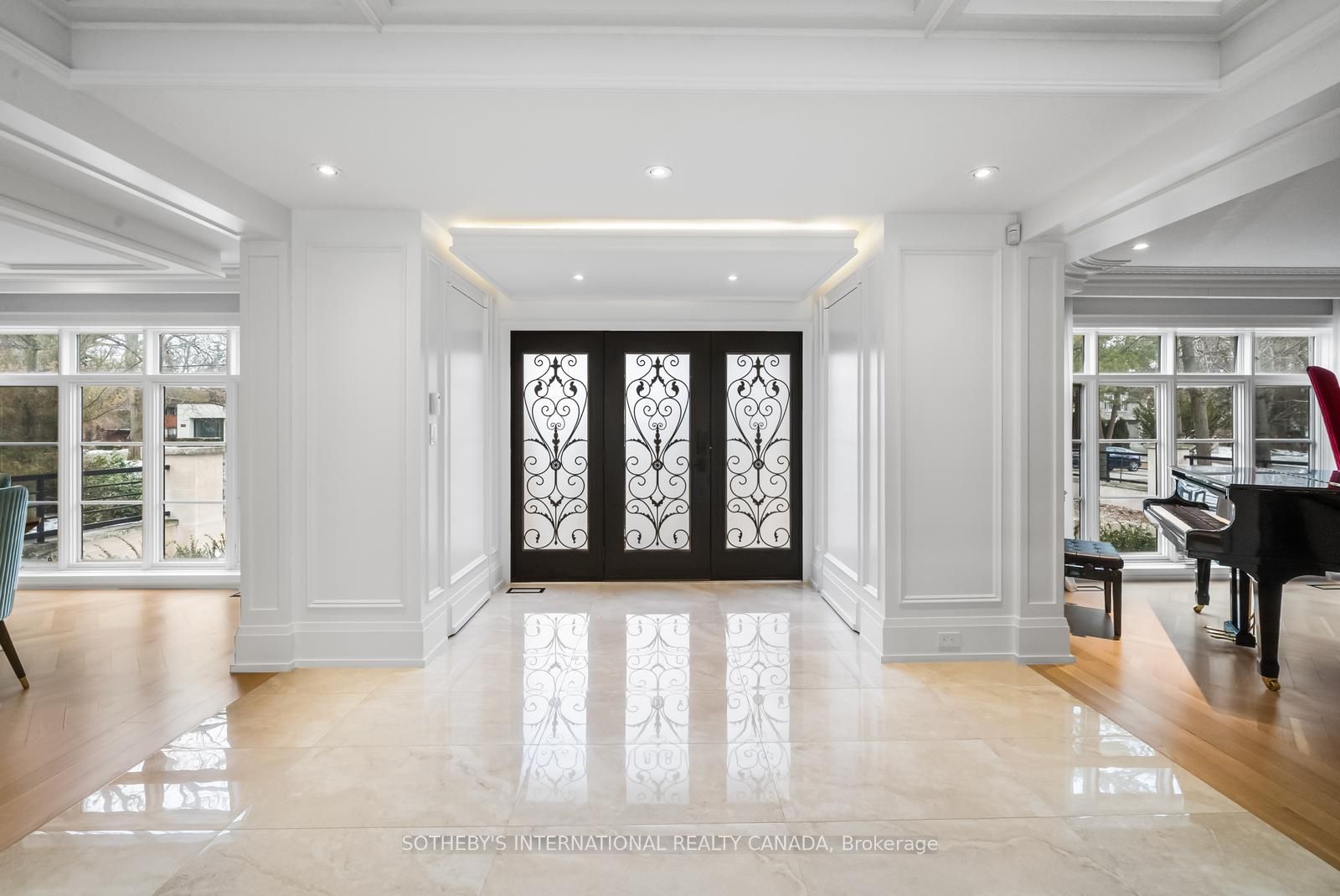 1347 Queen Victoria Avenue