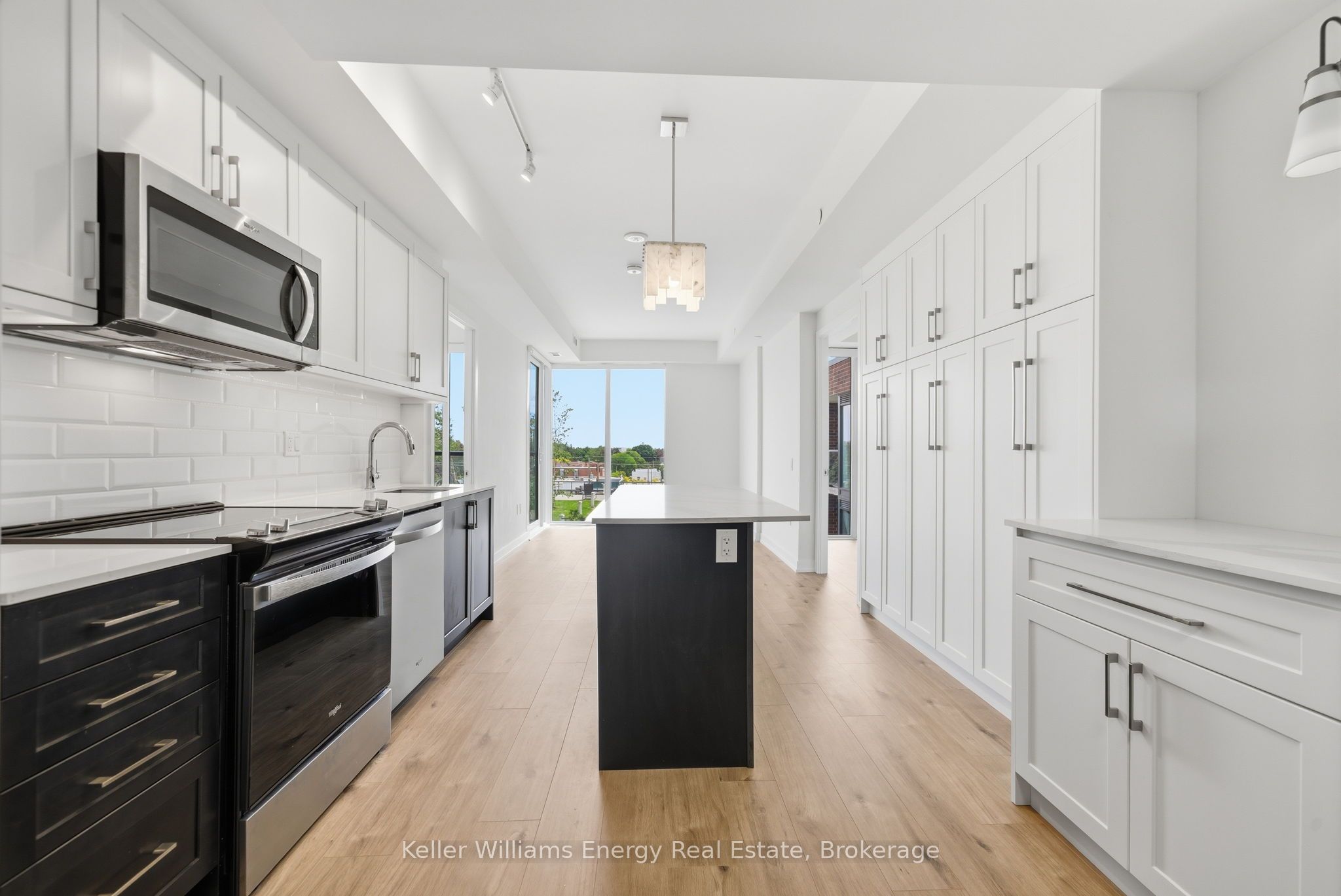 201 Brock Street S 417