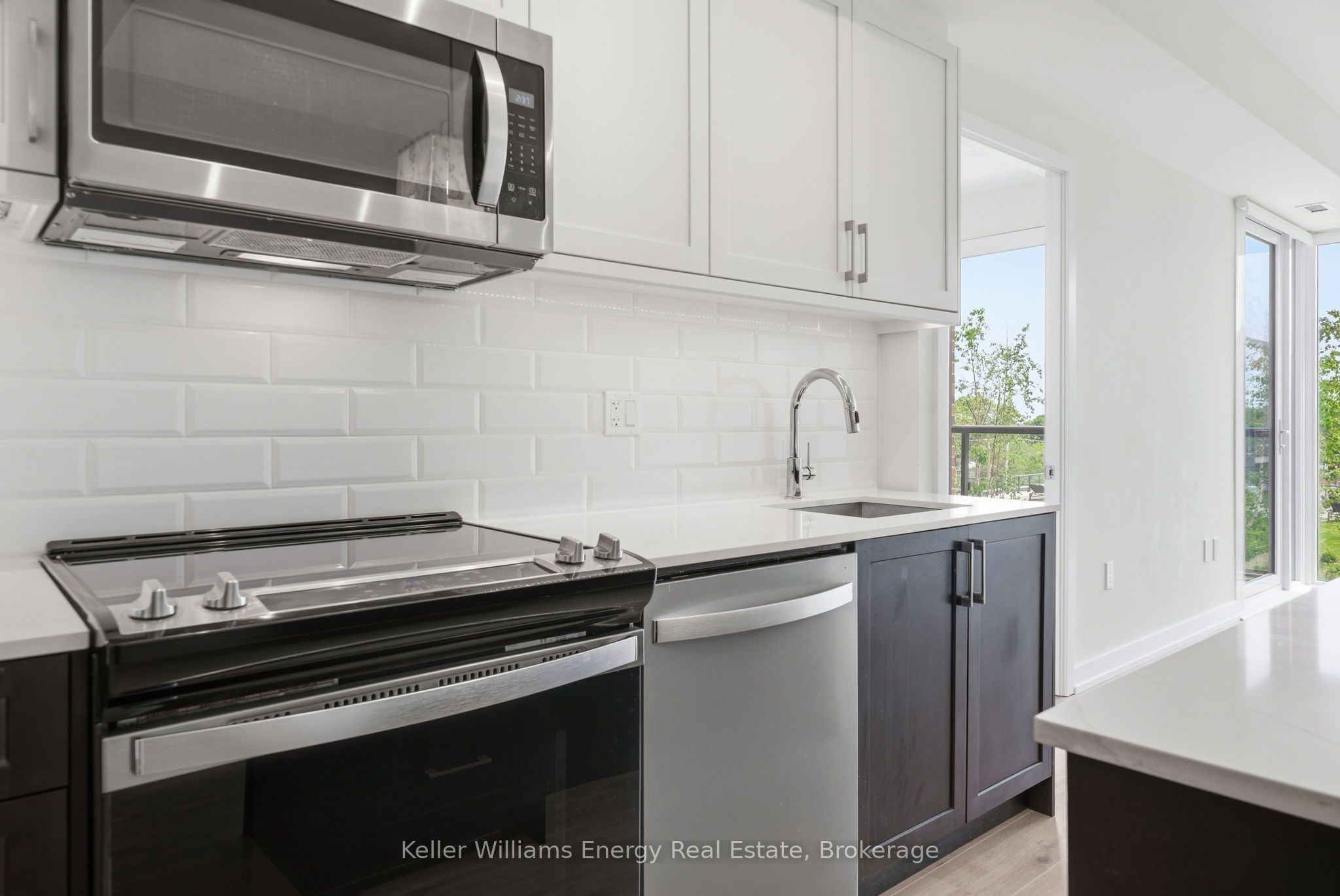 201 Brock Street S 417