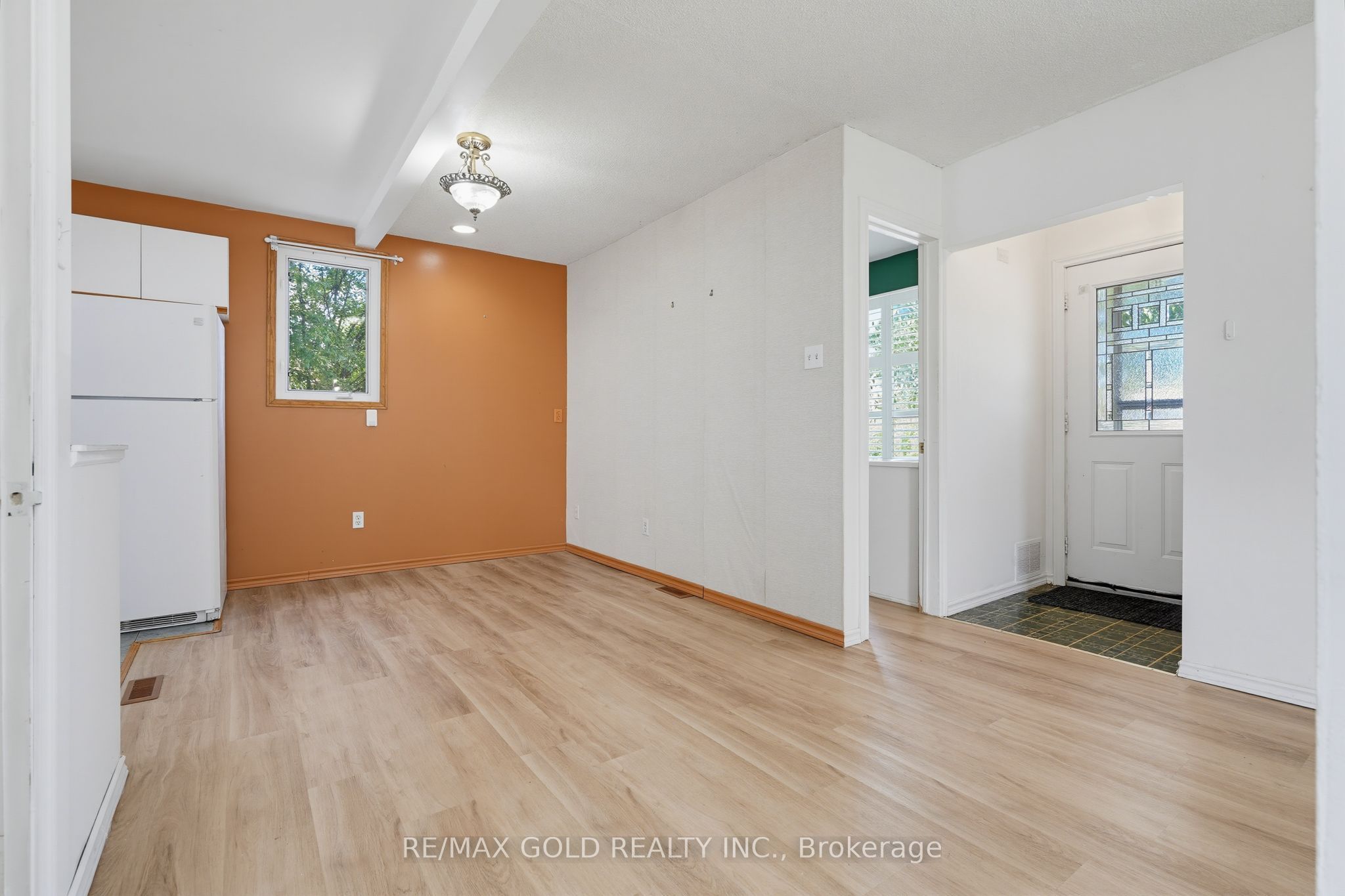 23 Pleasantview Avenue
