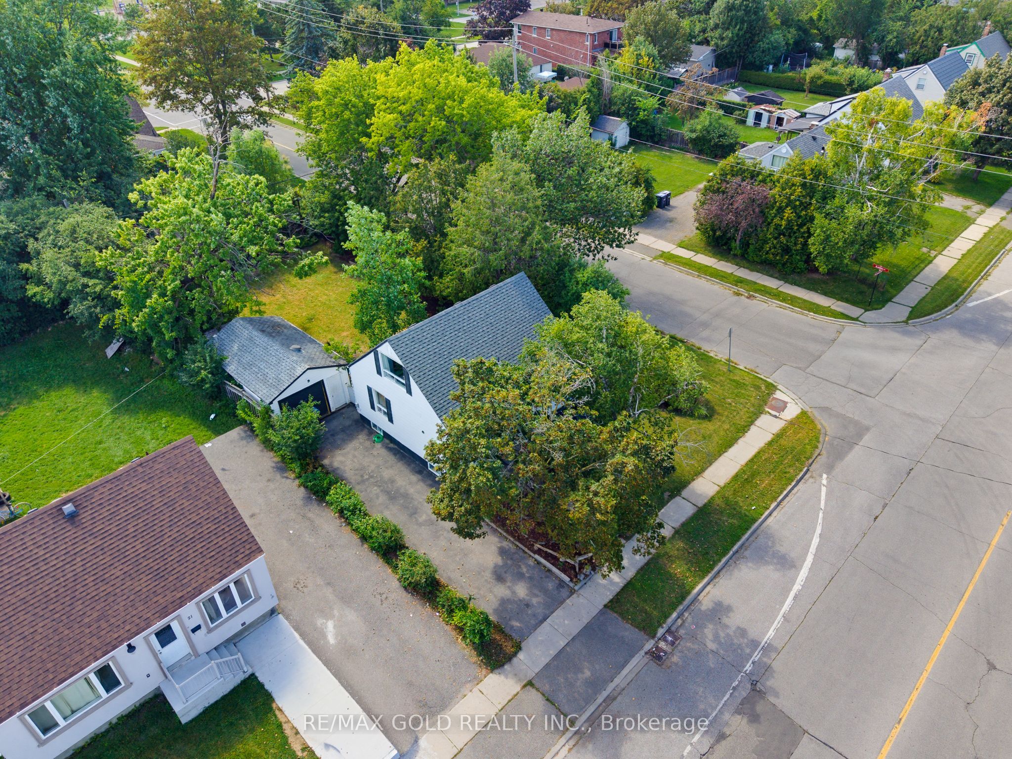 23 Pleasantview Avenue