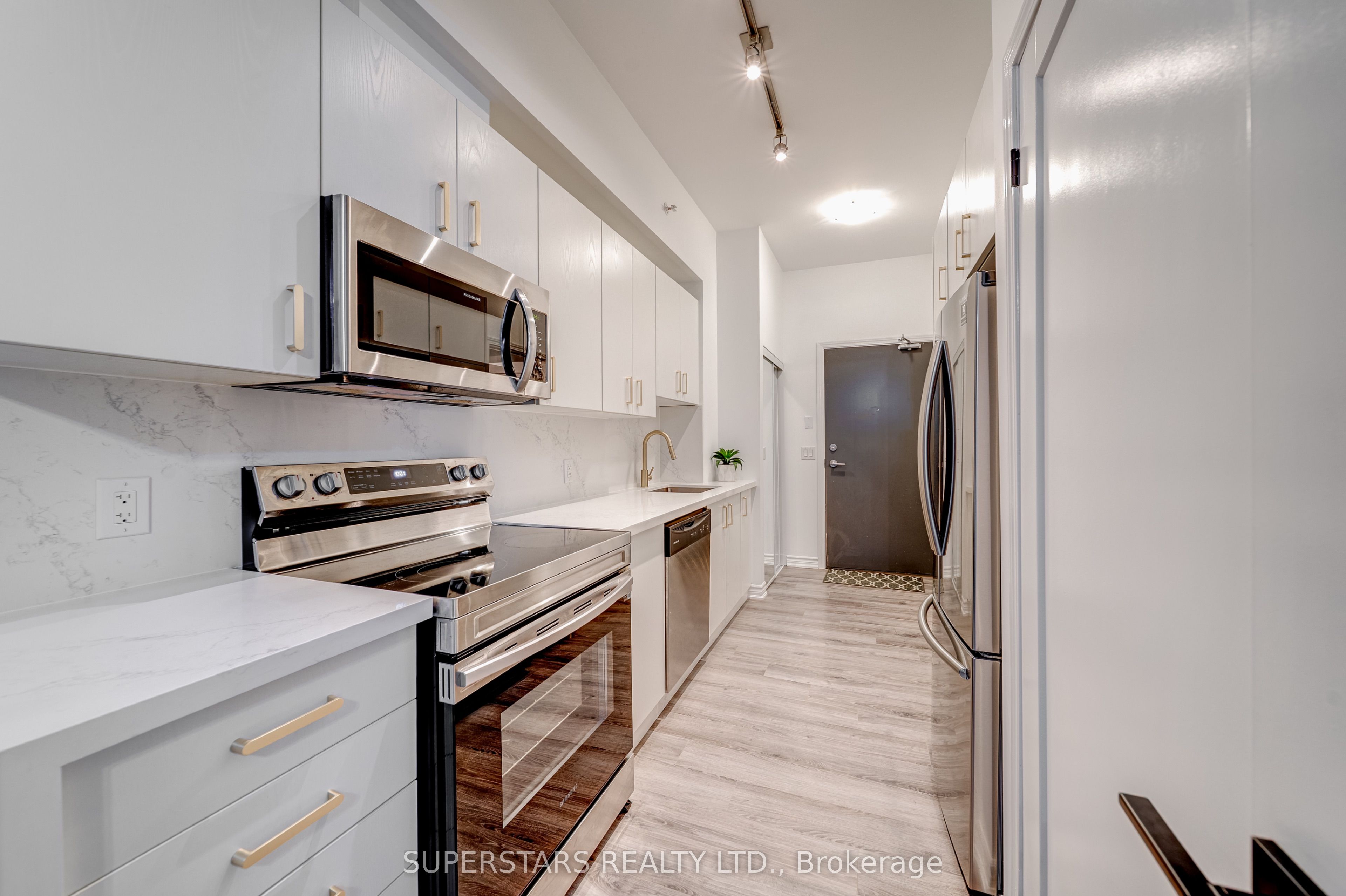 11611 Yonge Street 525