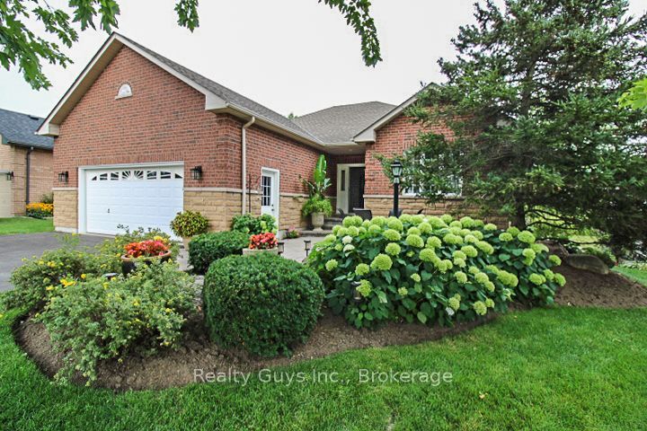 16 Crescent Moon Lane