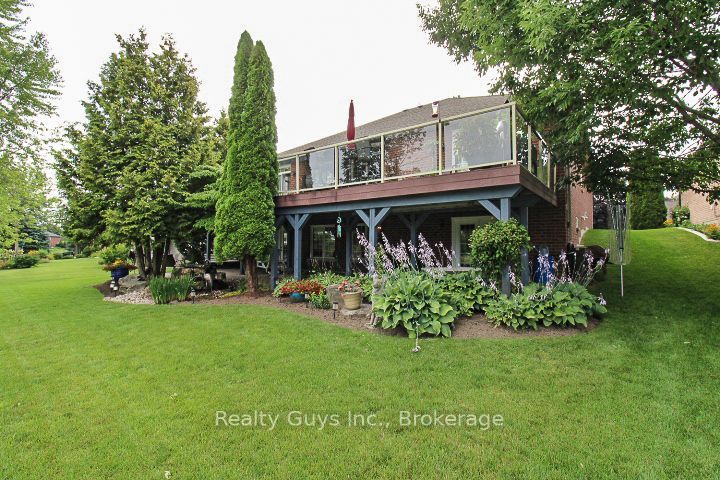 16 Crescent Moon Lane