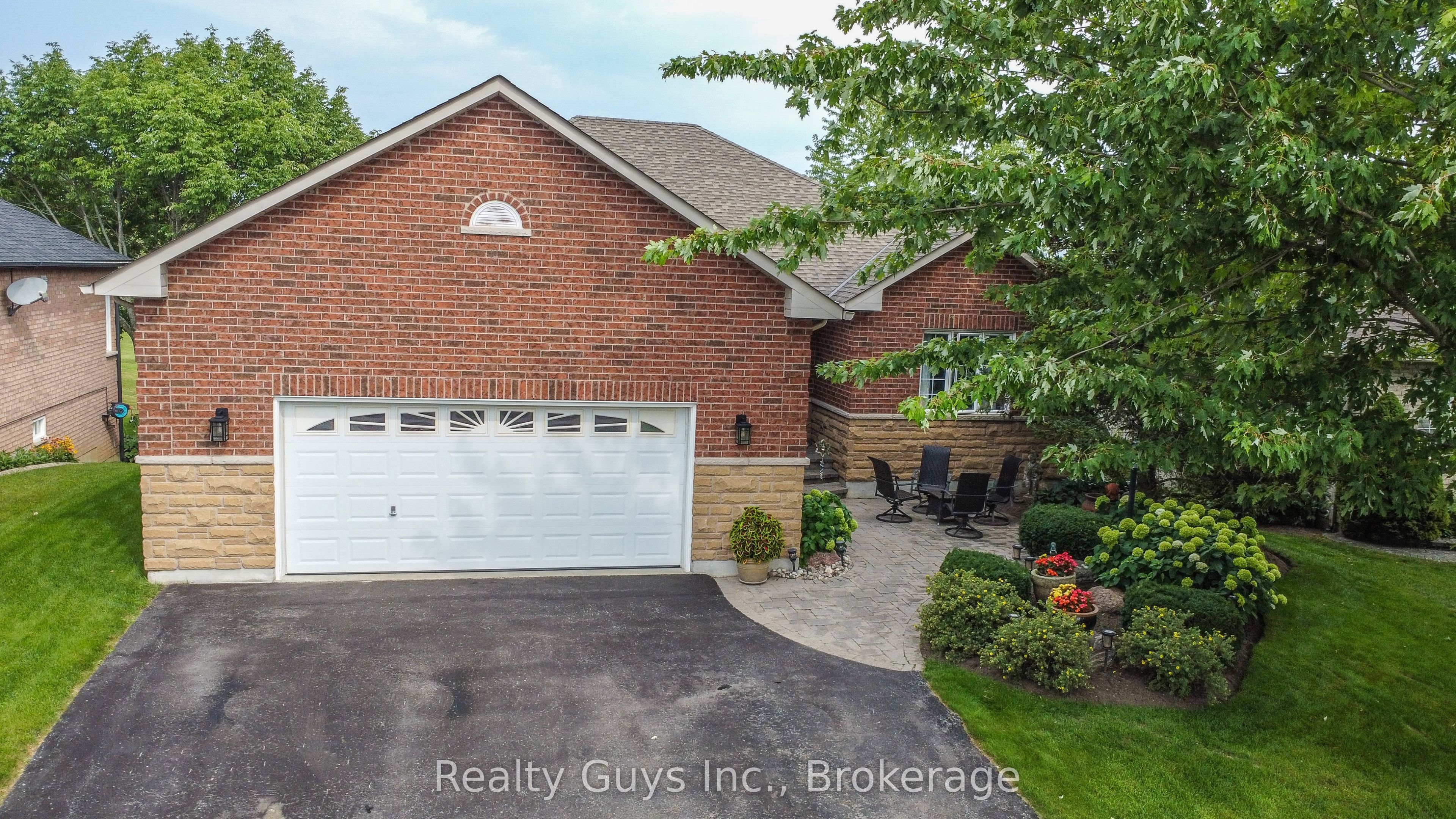 16 Crescent Moon Lane