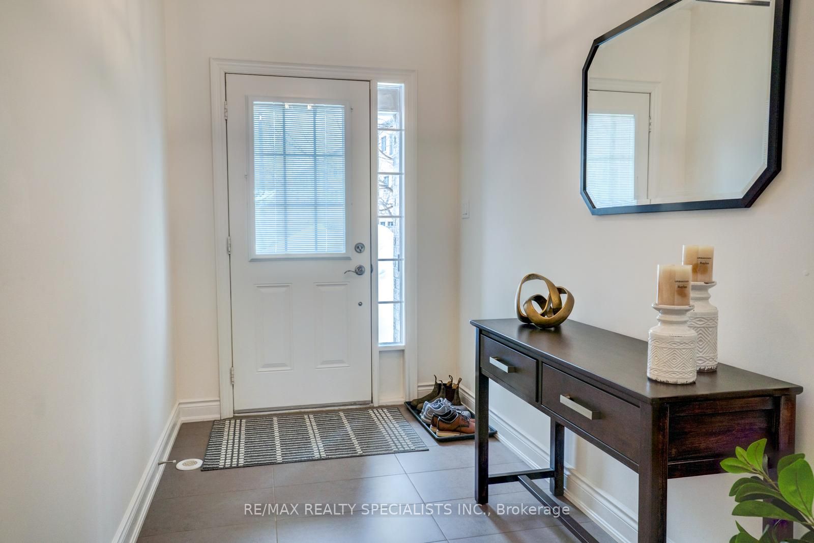 1129 Haig Boulevard 8