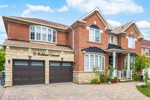 19 Richland Crescent Brampton ON L6P 1M8