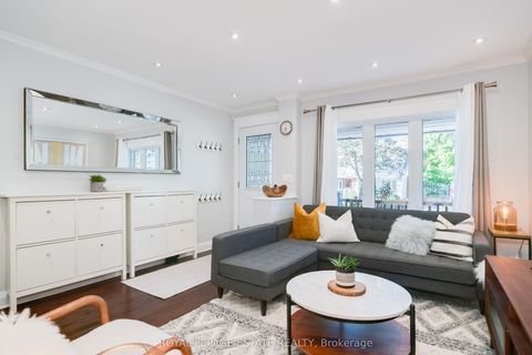 331 Scarborough Road Toronto E02 ON M4E 3M9