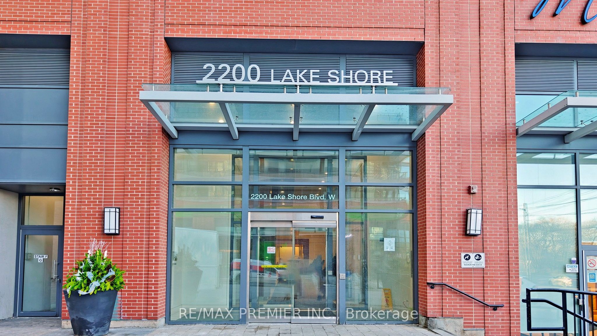2200 Lake Shore Boulevard W 4706
