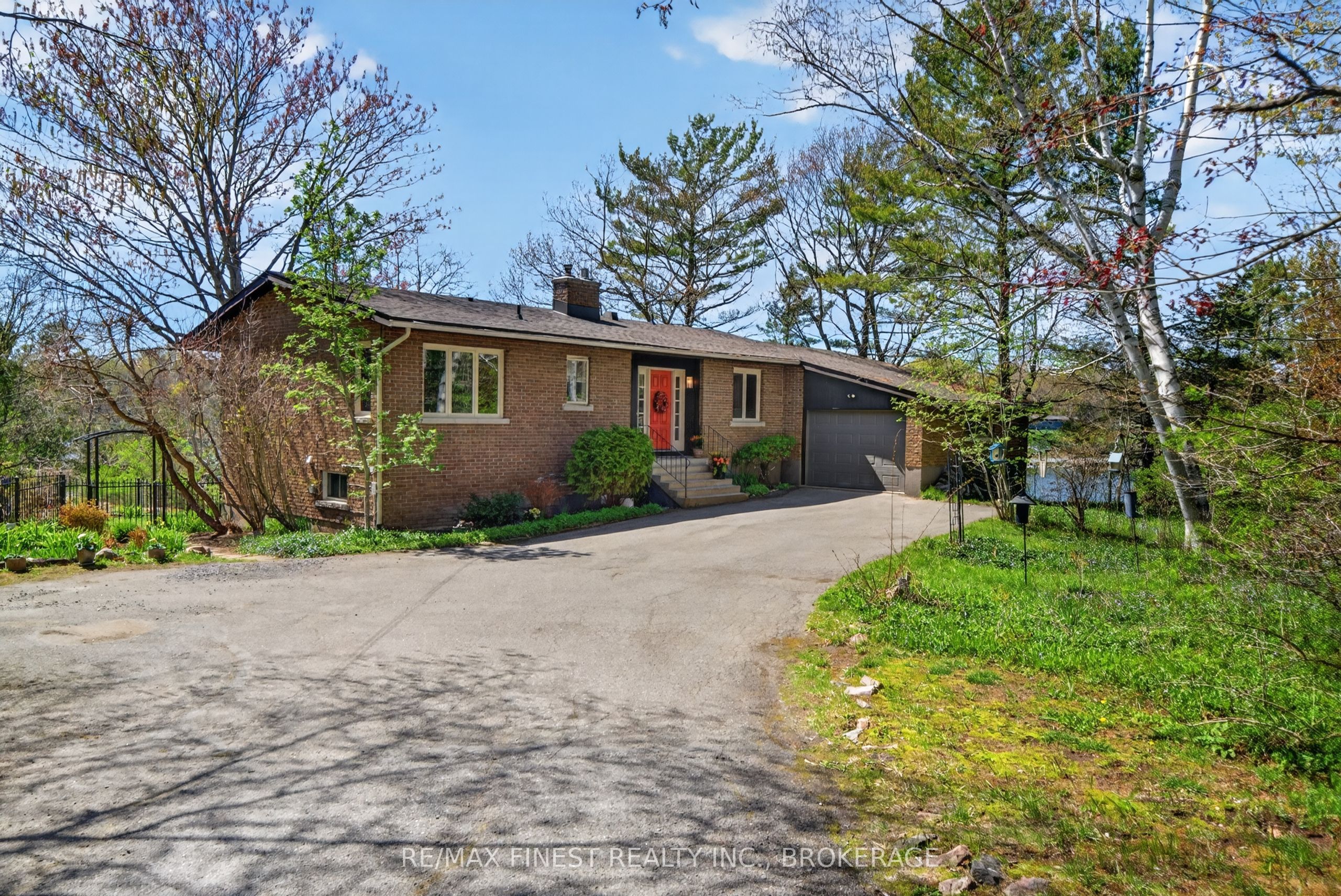 10 Warbler Lane