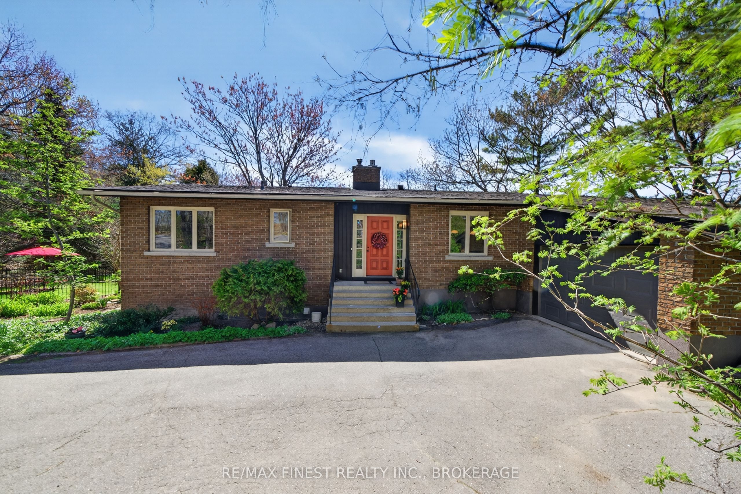 10 Warbler Lane