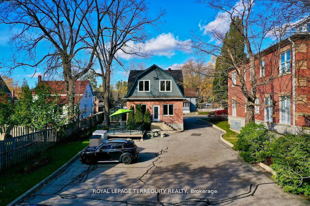 567 Kingston Road W