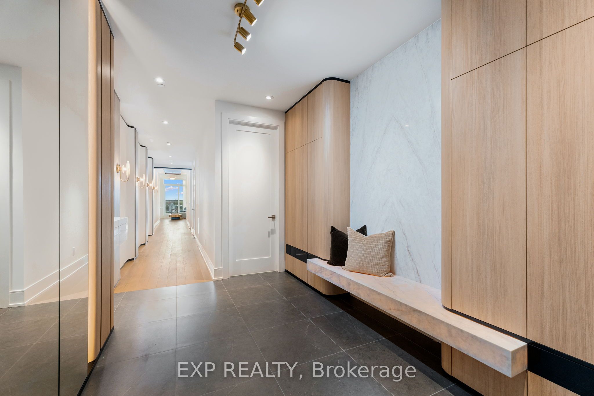 399 Royal Orchard Boulevard 418