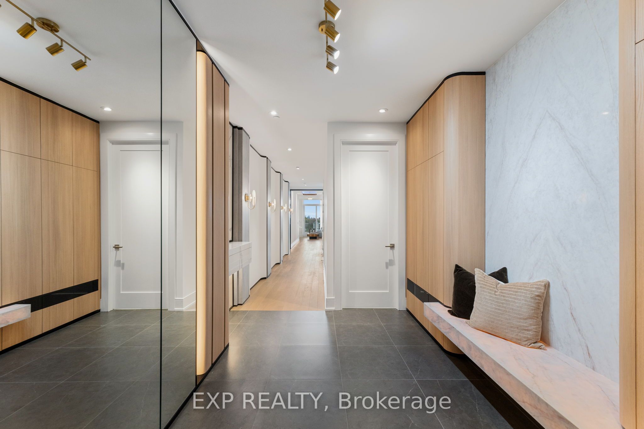 399 Royal Orchard Boulevard 418