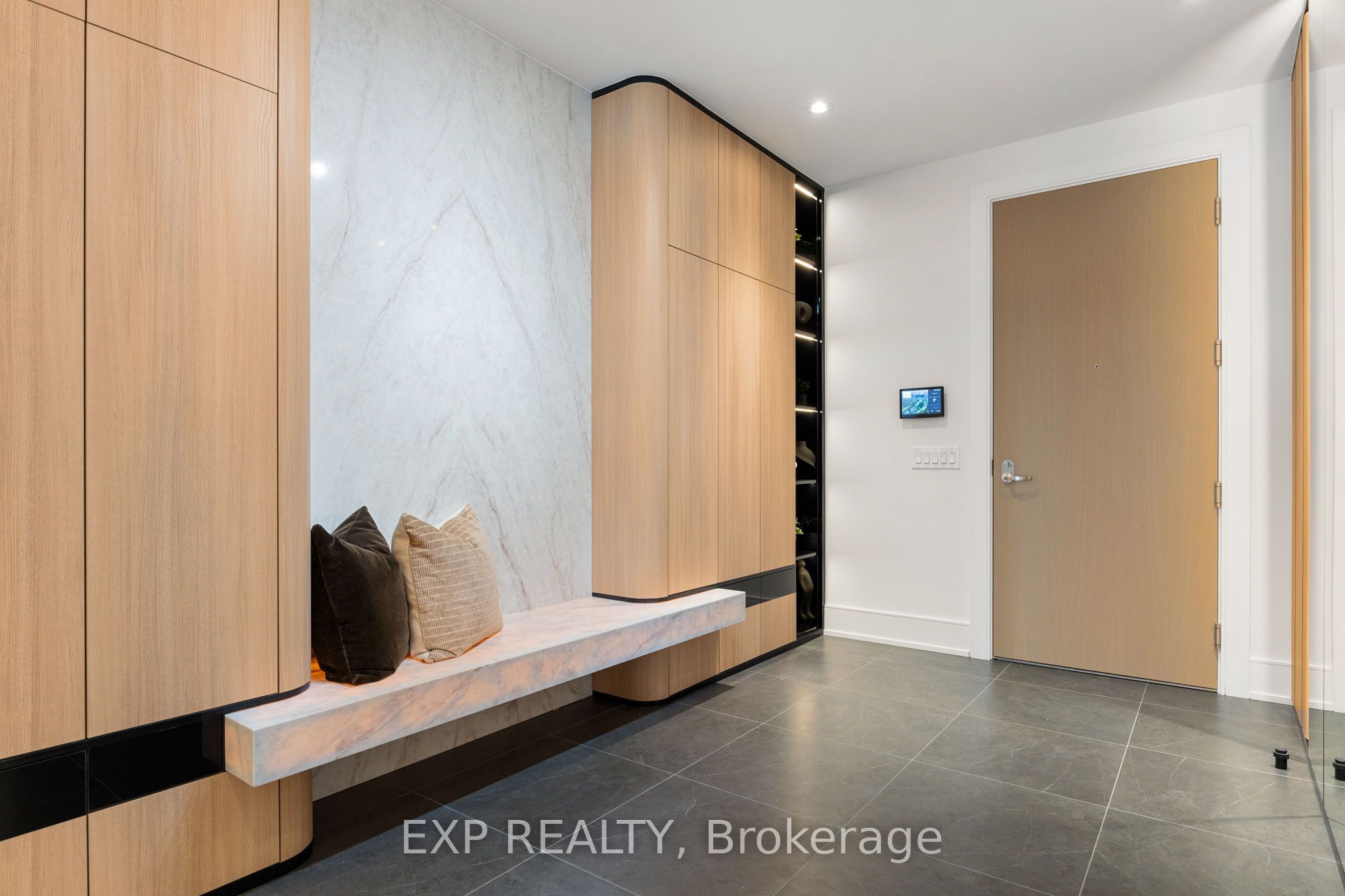 399 Royal Orchard Boulevard 418