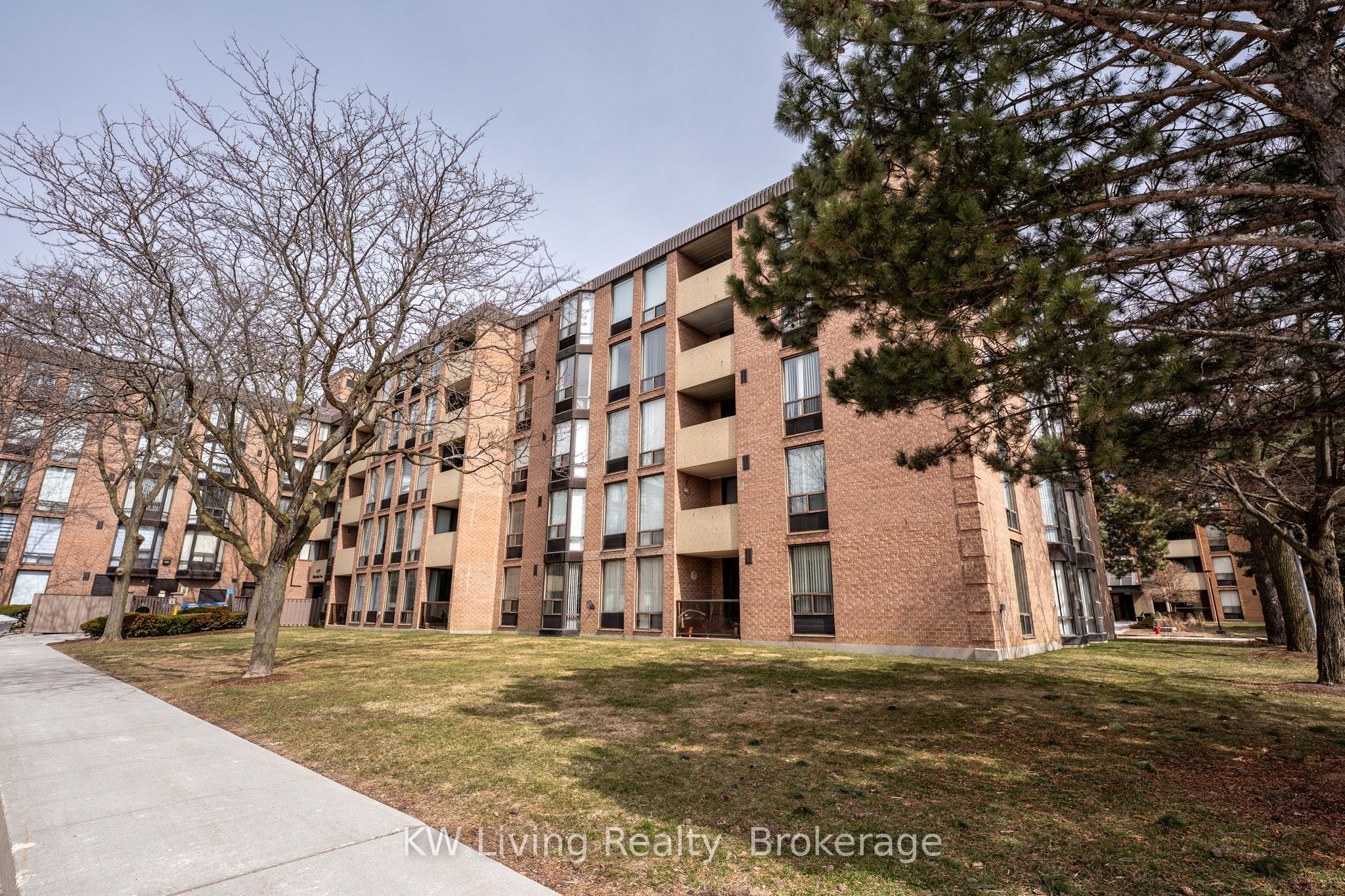 1525 Diefenbaker Court 402