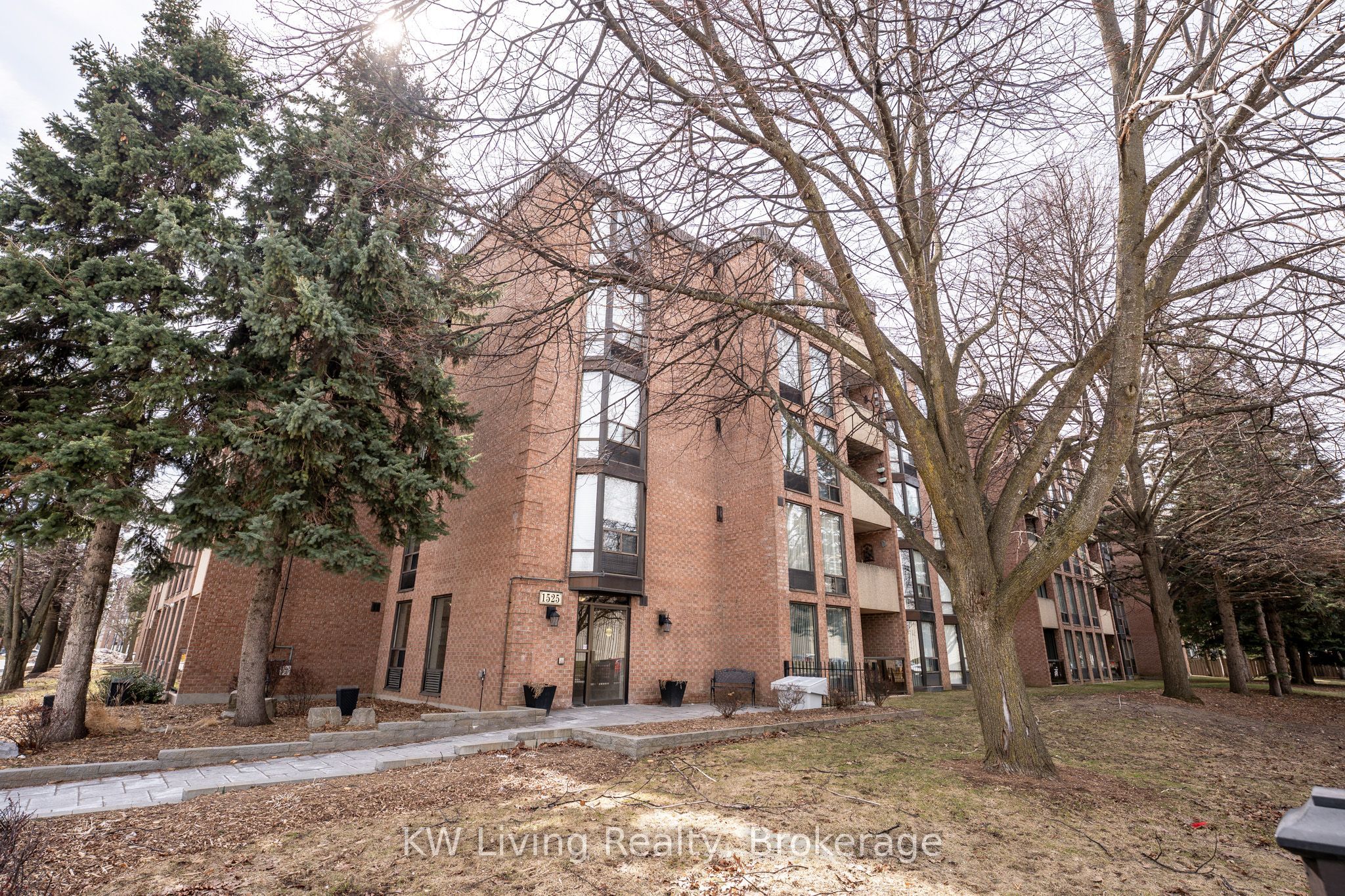 1525 Diefenbaker Court 402