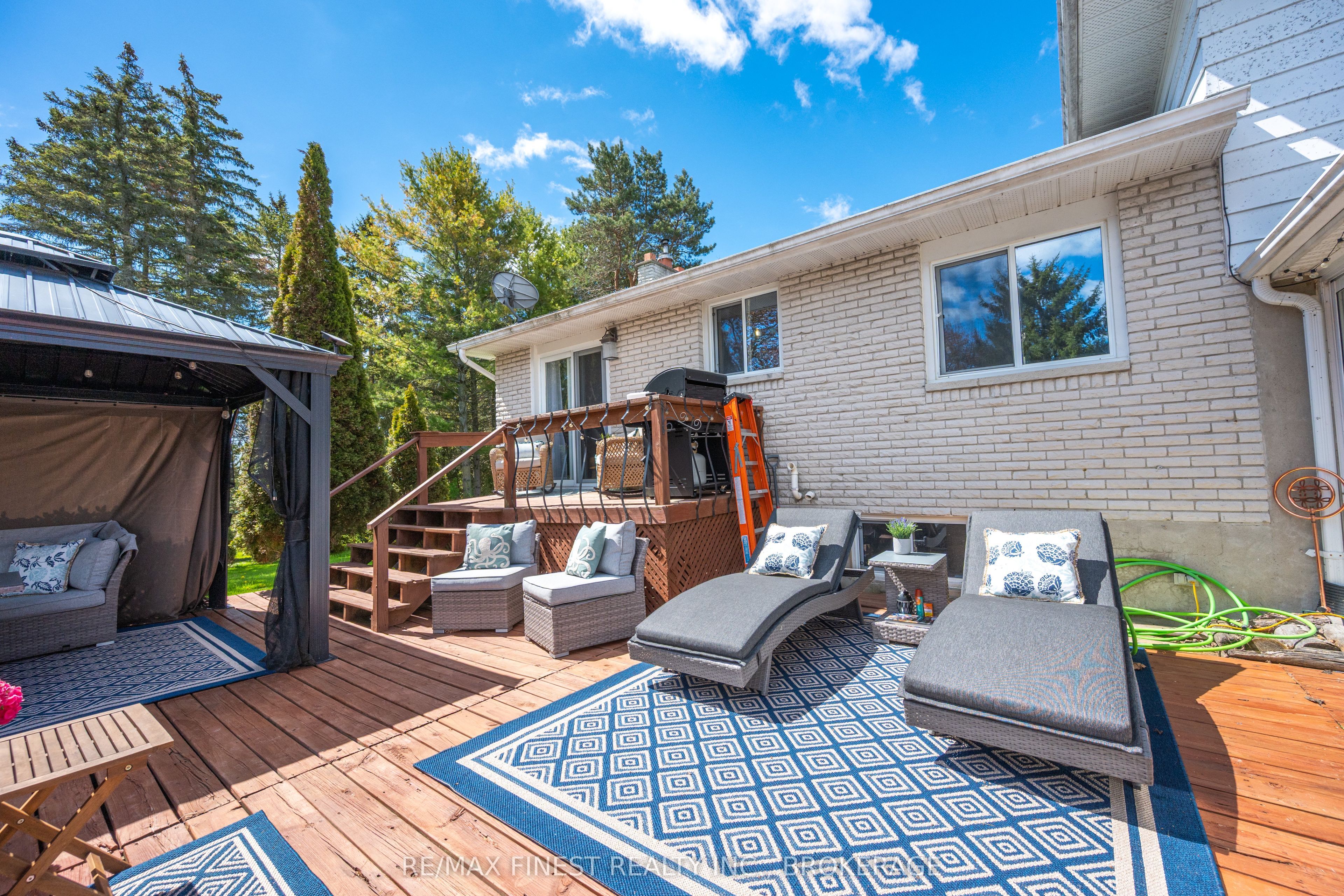207 Meadow Crescent