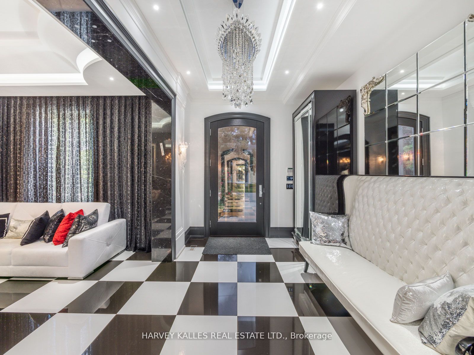 327 Cortleigh Boulevard
