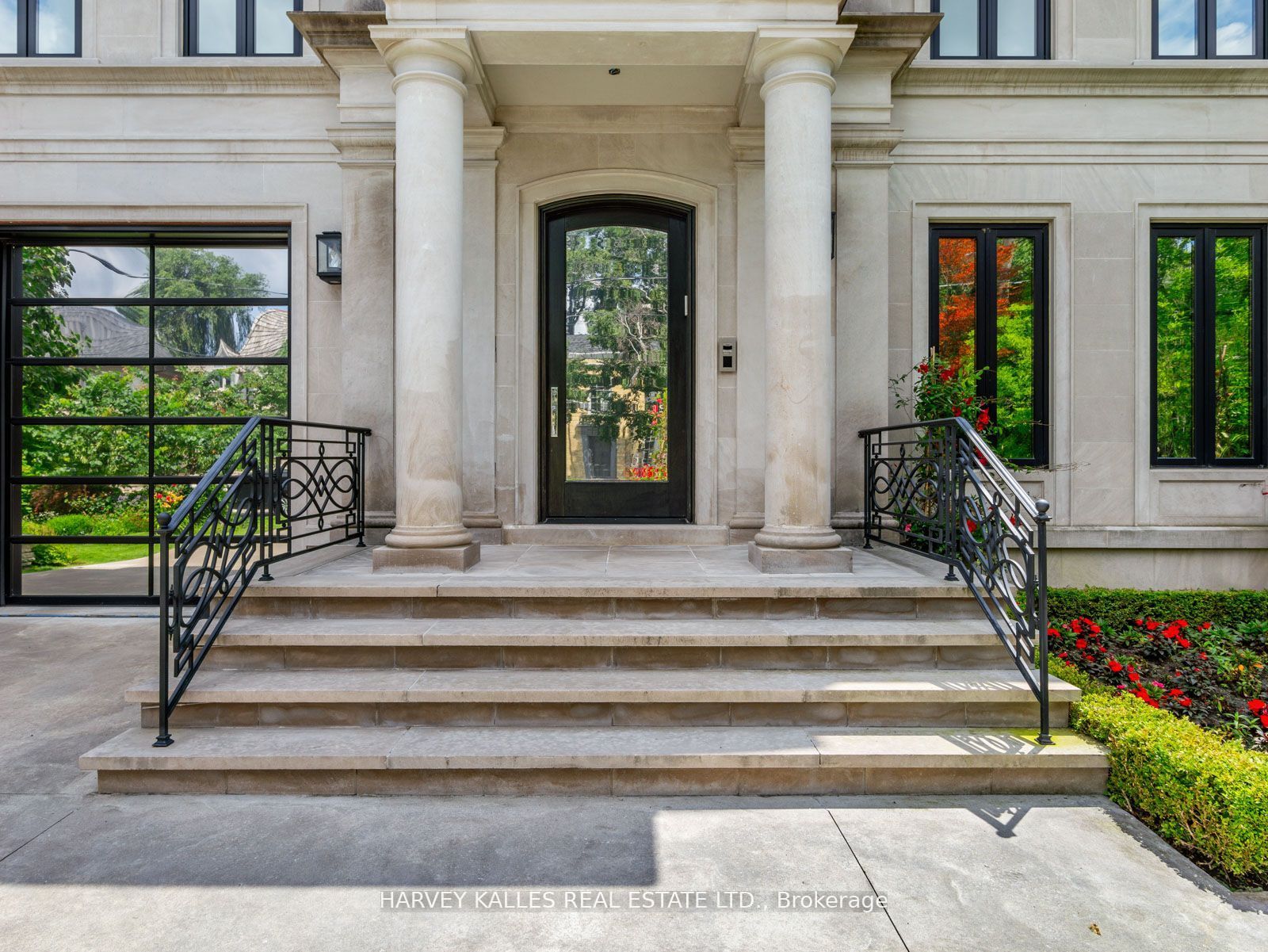 327 Cortleigh Boulevard