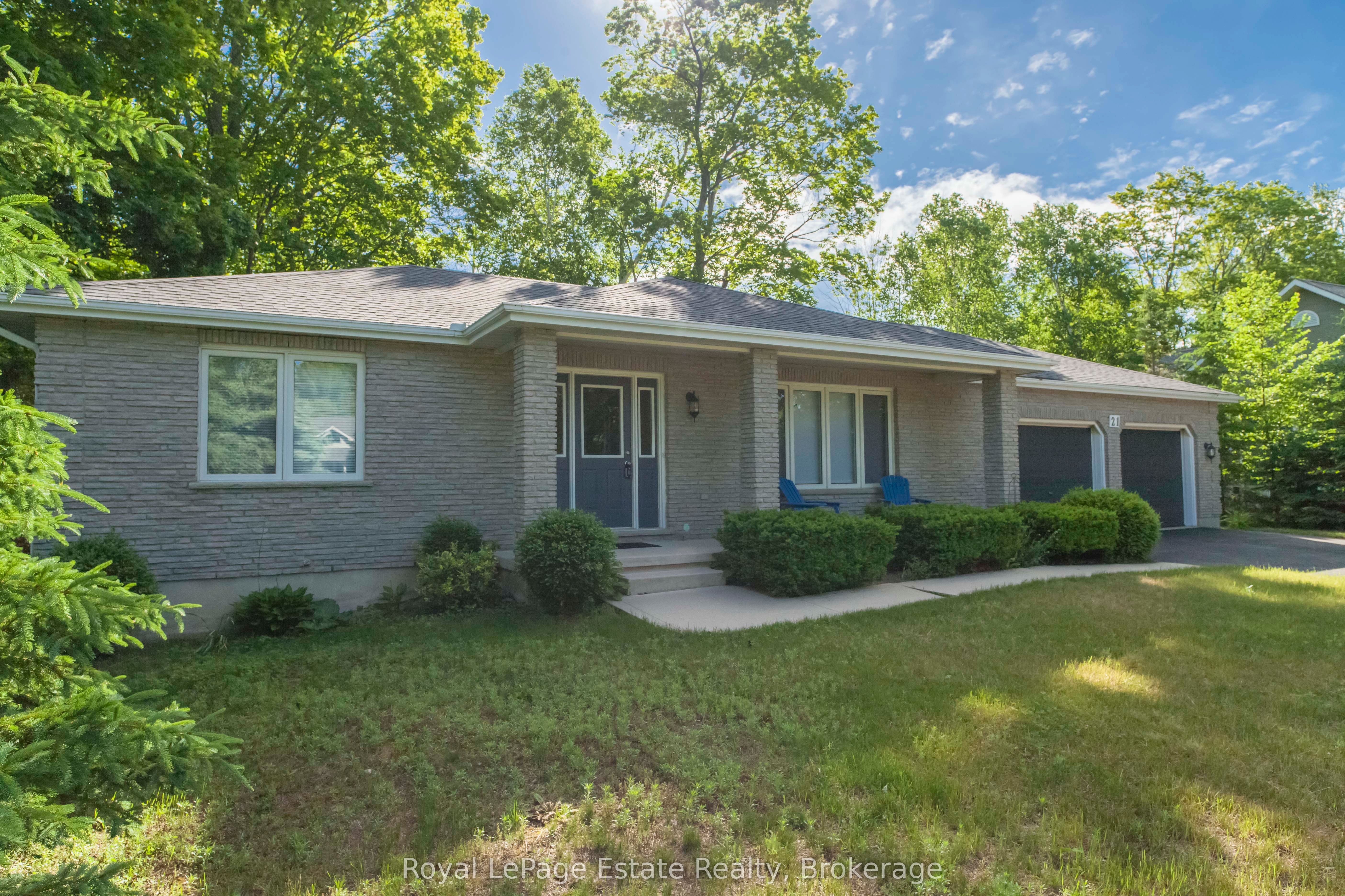 21 Sauble Woods Crescent