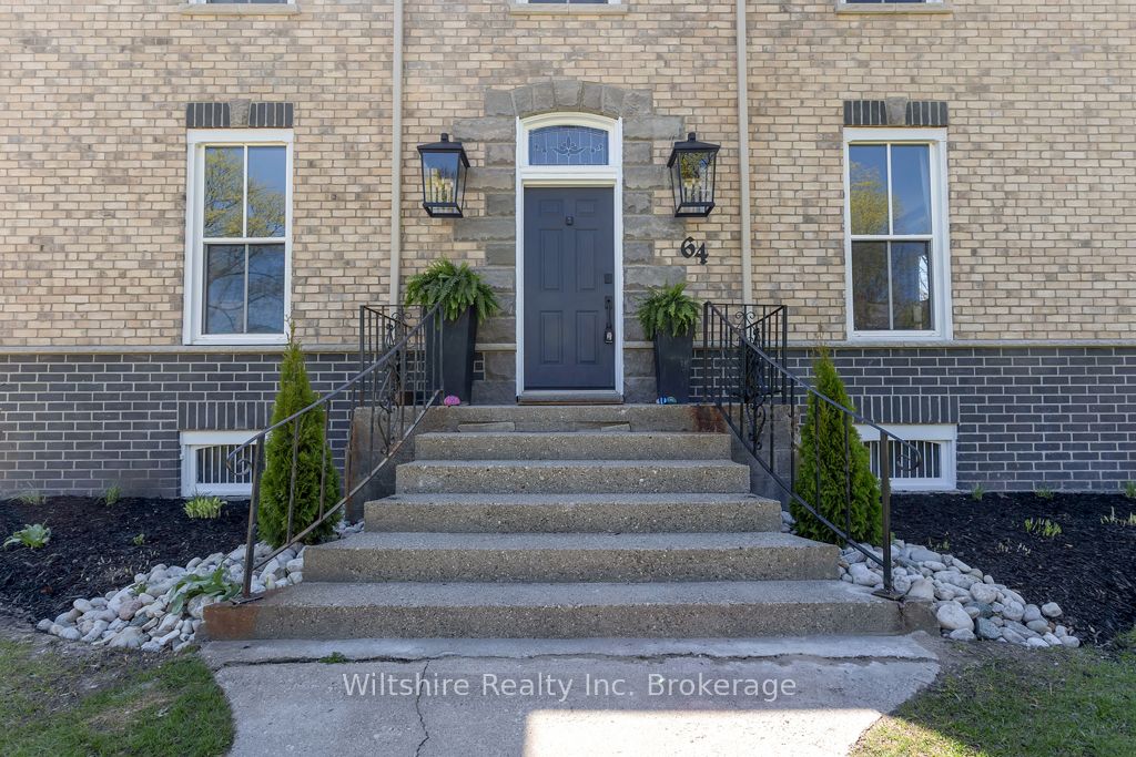 64 South Street W