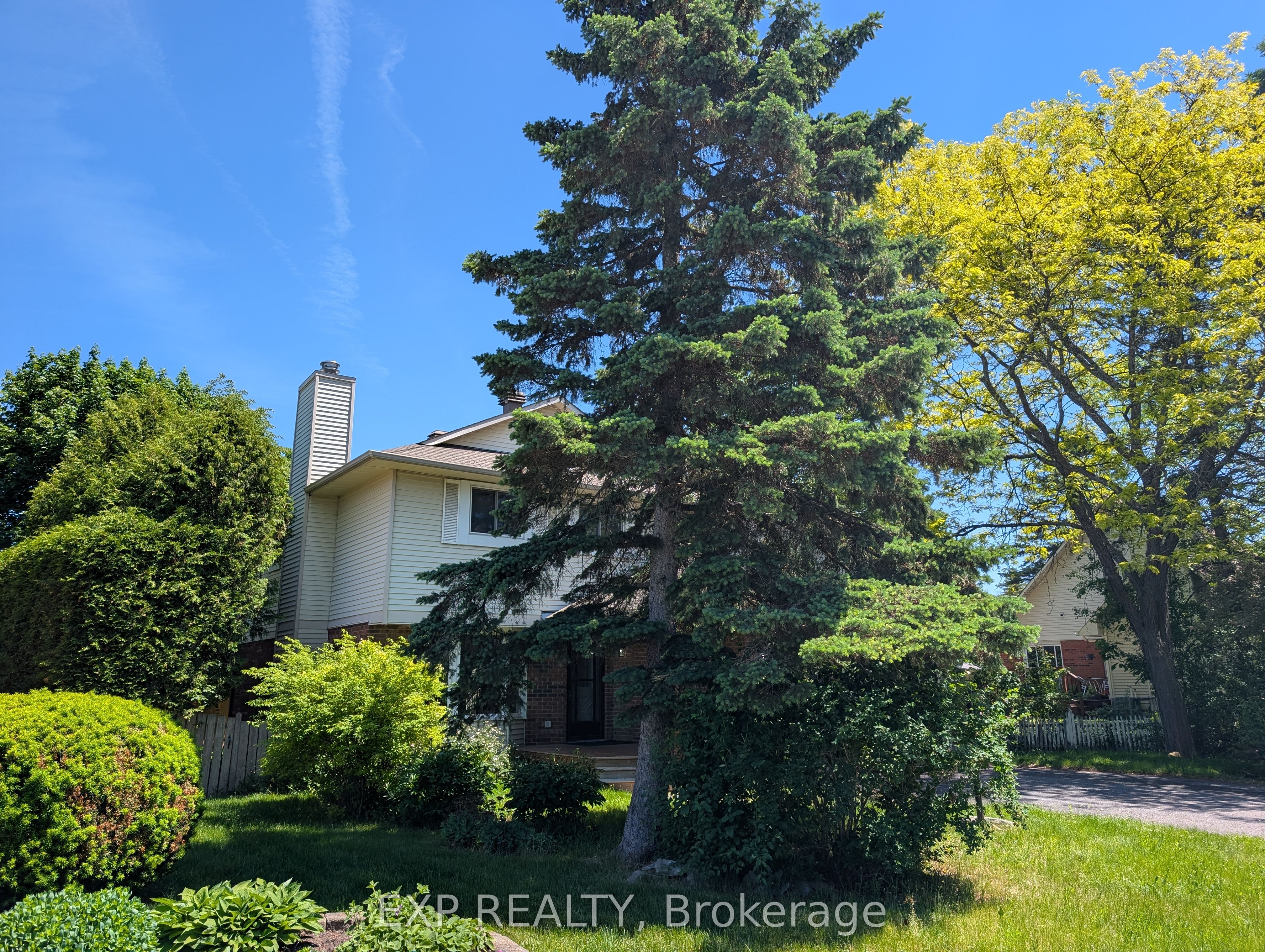 2 Thiessen Crescent