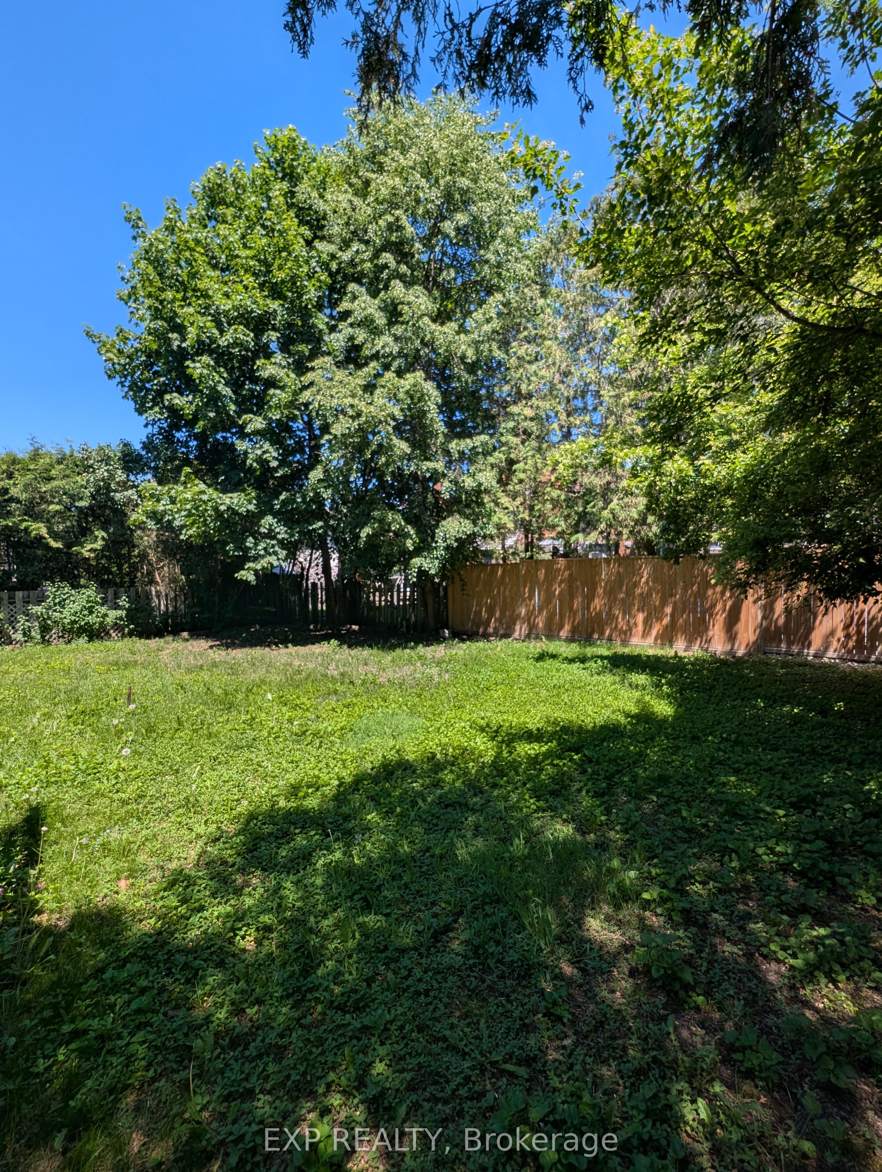 2 Thiessen Crescent