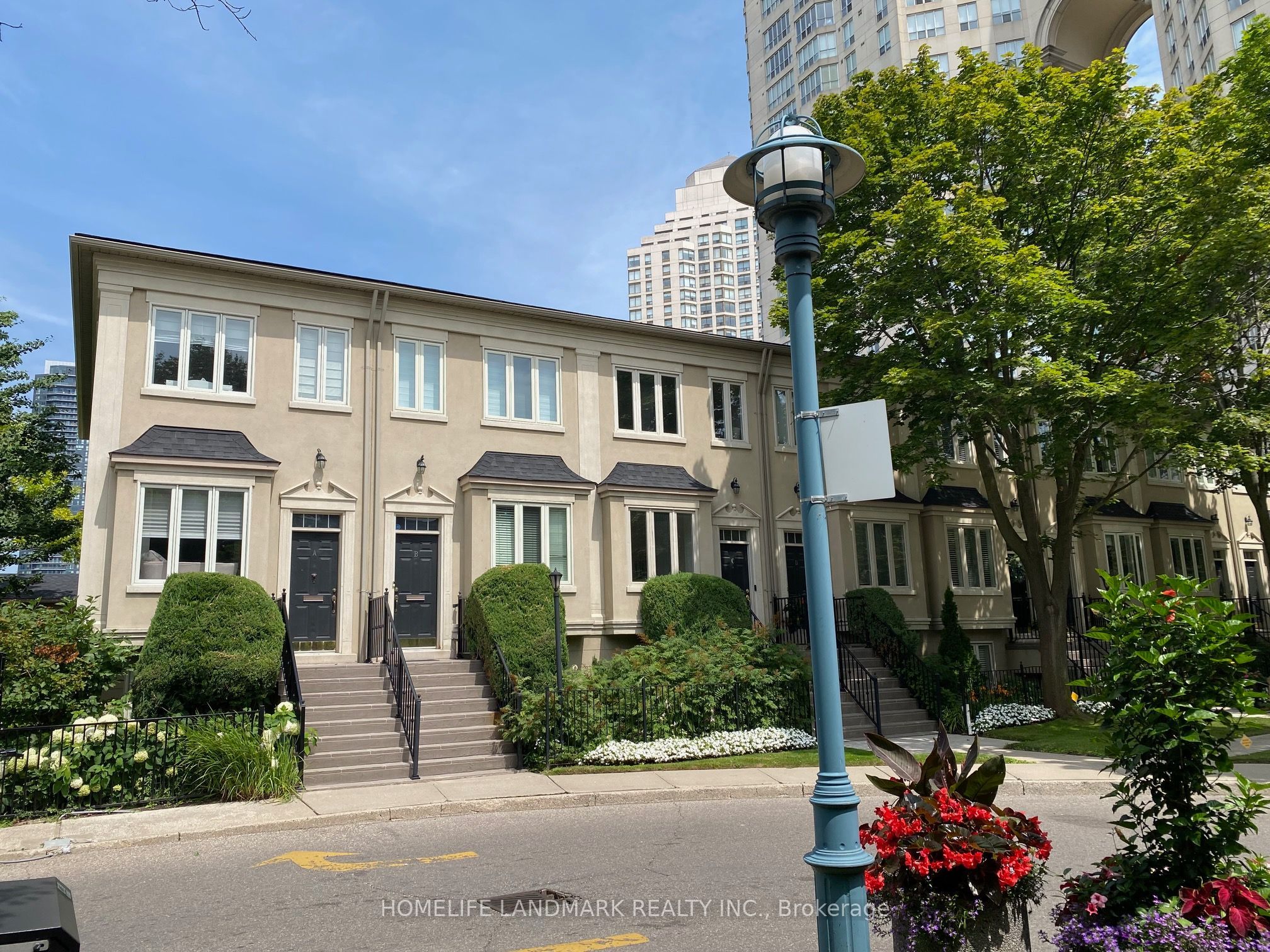 2283 Lake Shore Boulevard W B