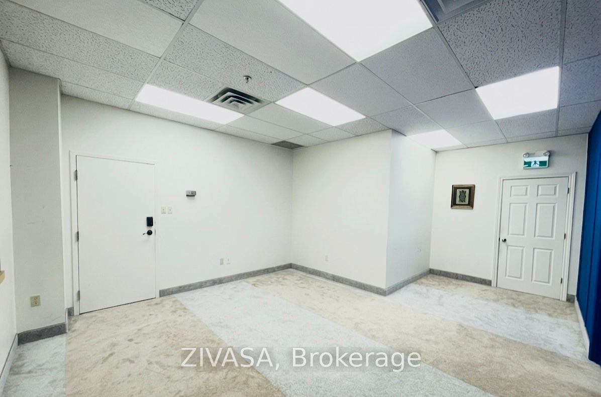 50 Steeles Ave Avenue E 212