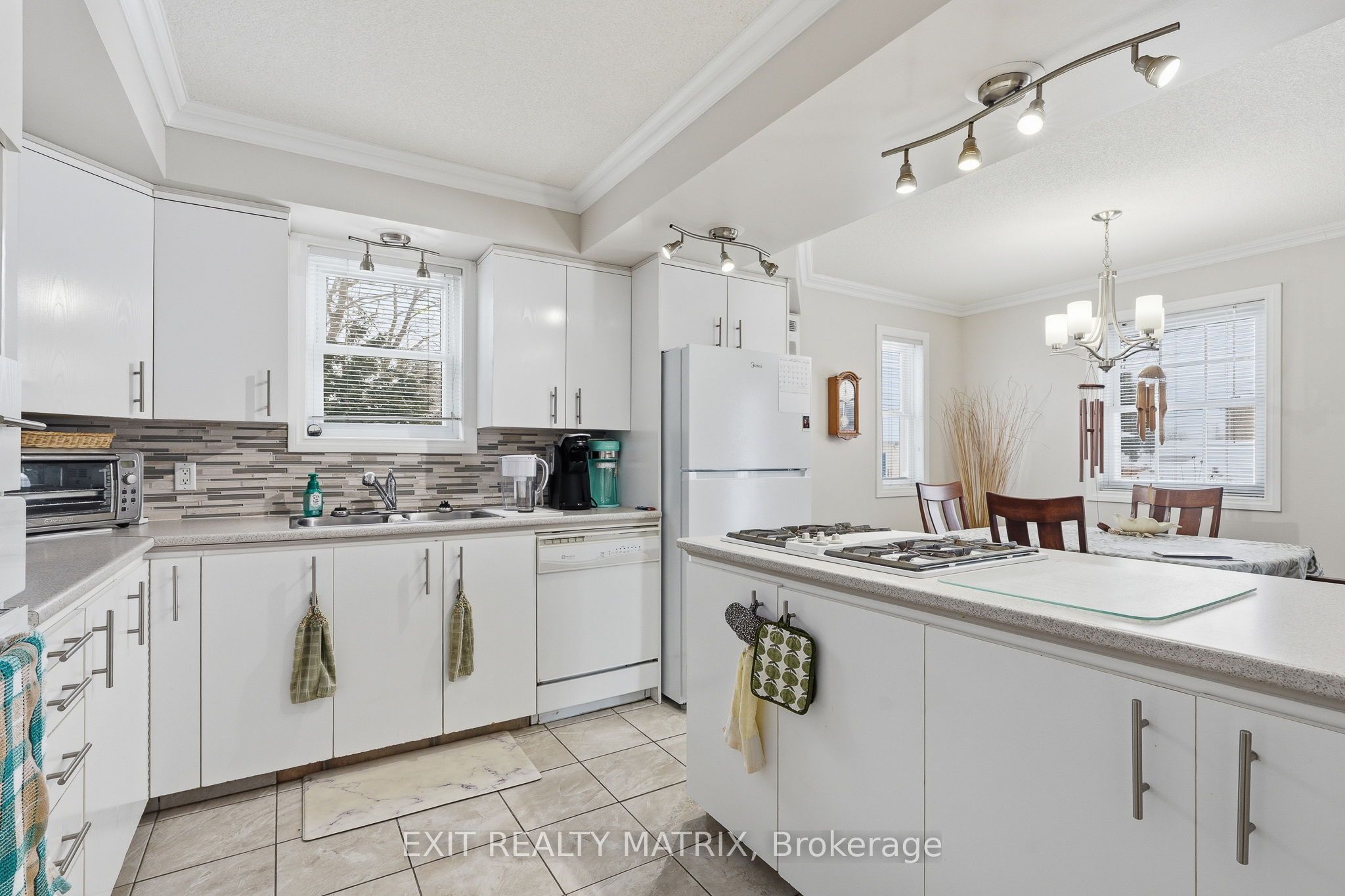 672 Jeanne Mance Street