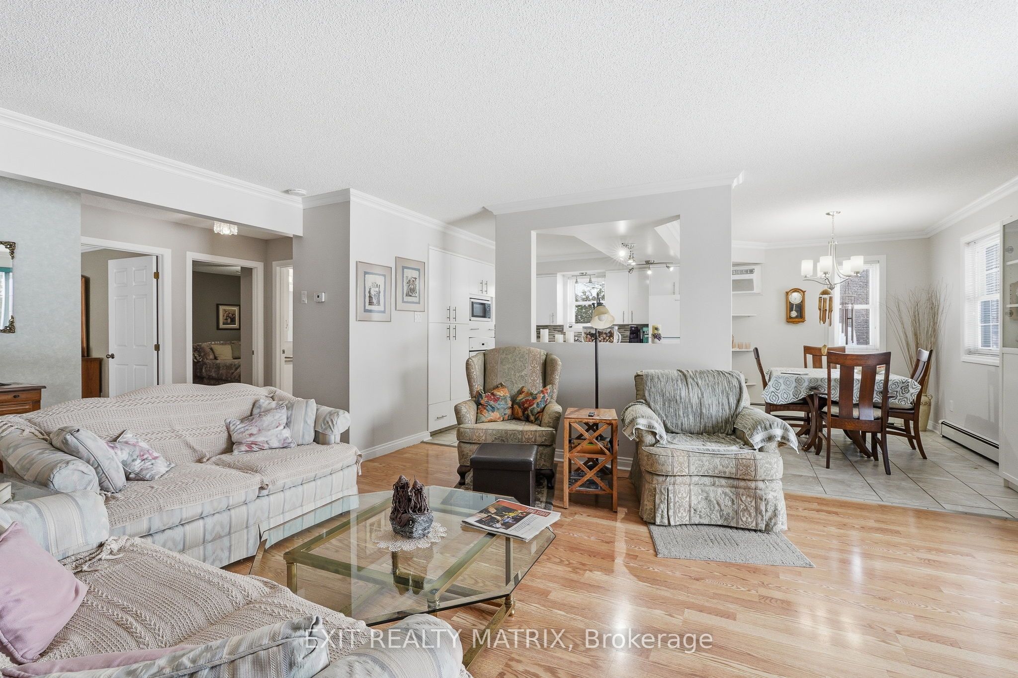 672 Jeanne Mance Street
